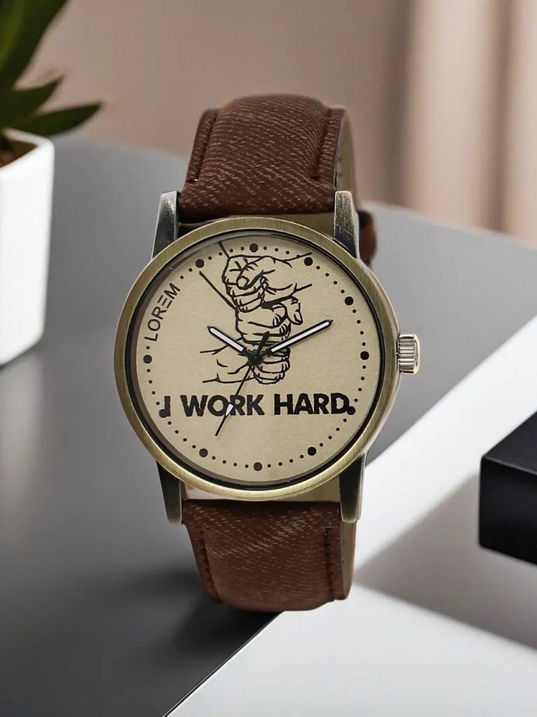 

LOREM Men Beige & Brown Analogue Watch LR29
