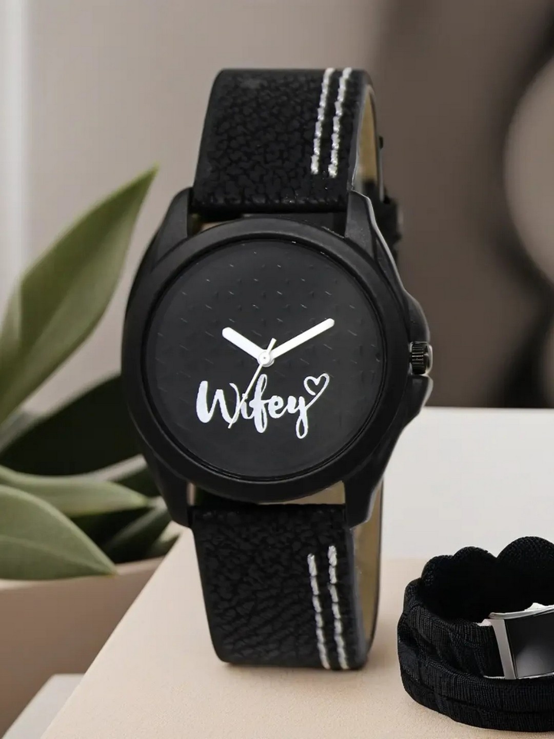 

LOREM Women Black Analogue Watch LR234