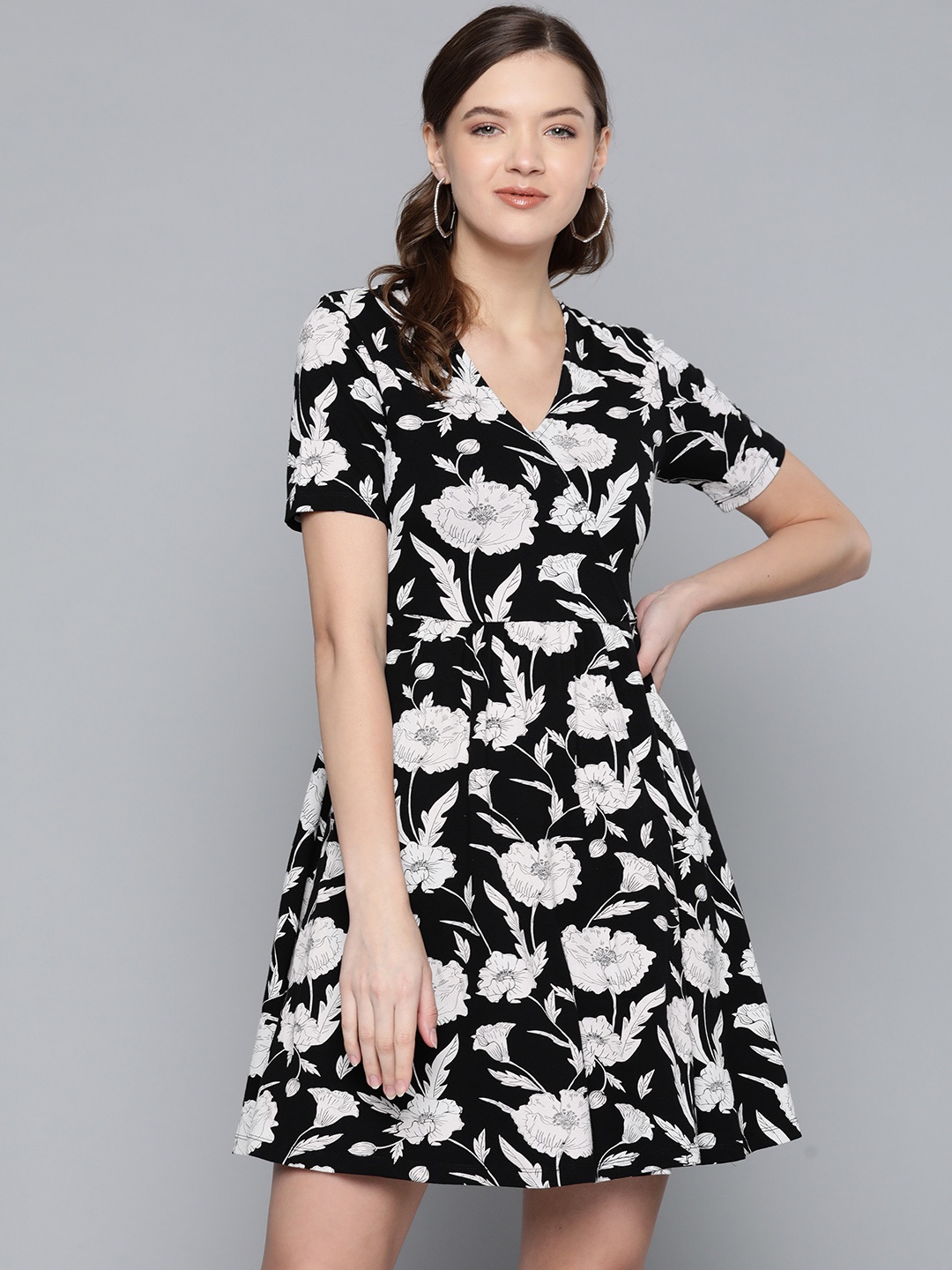 

SASSAFRAS Black & White Floral Printed Wrap Dress