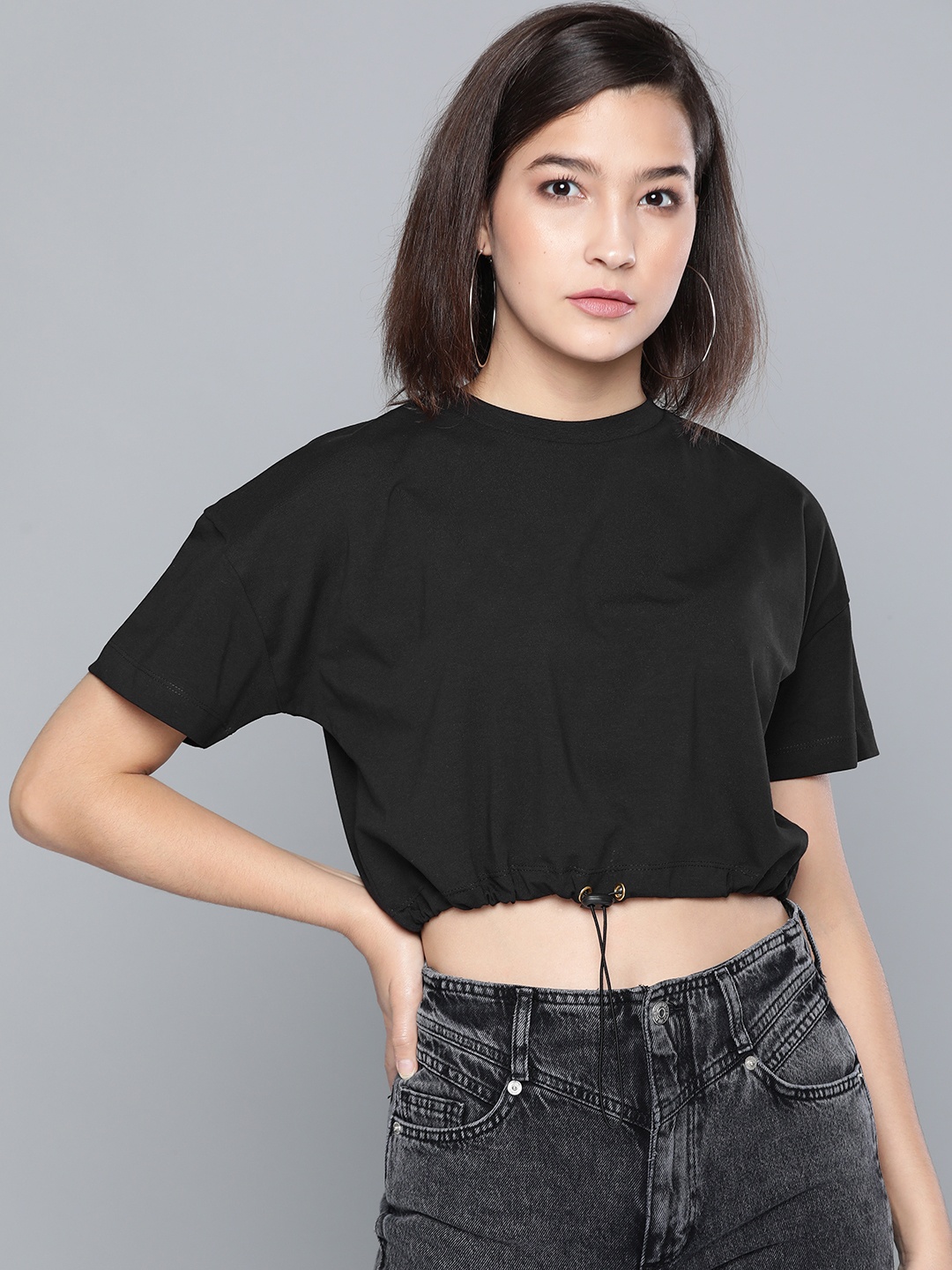 

SASSAFRAS Black Solid Pure Cotton Drop-Shoulder Sleeves Blouson Crop Top