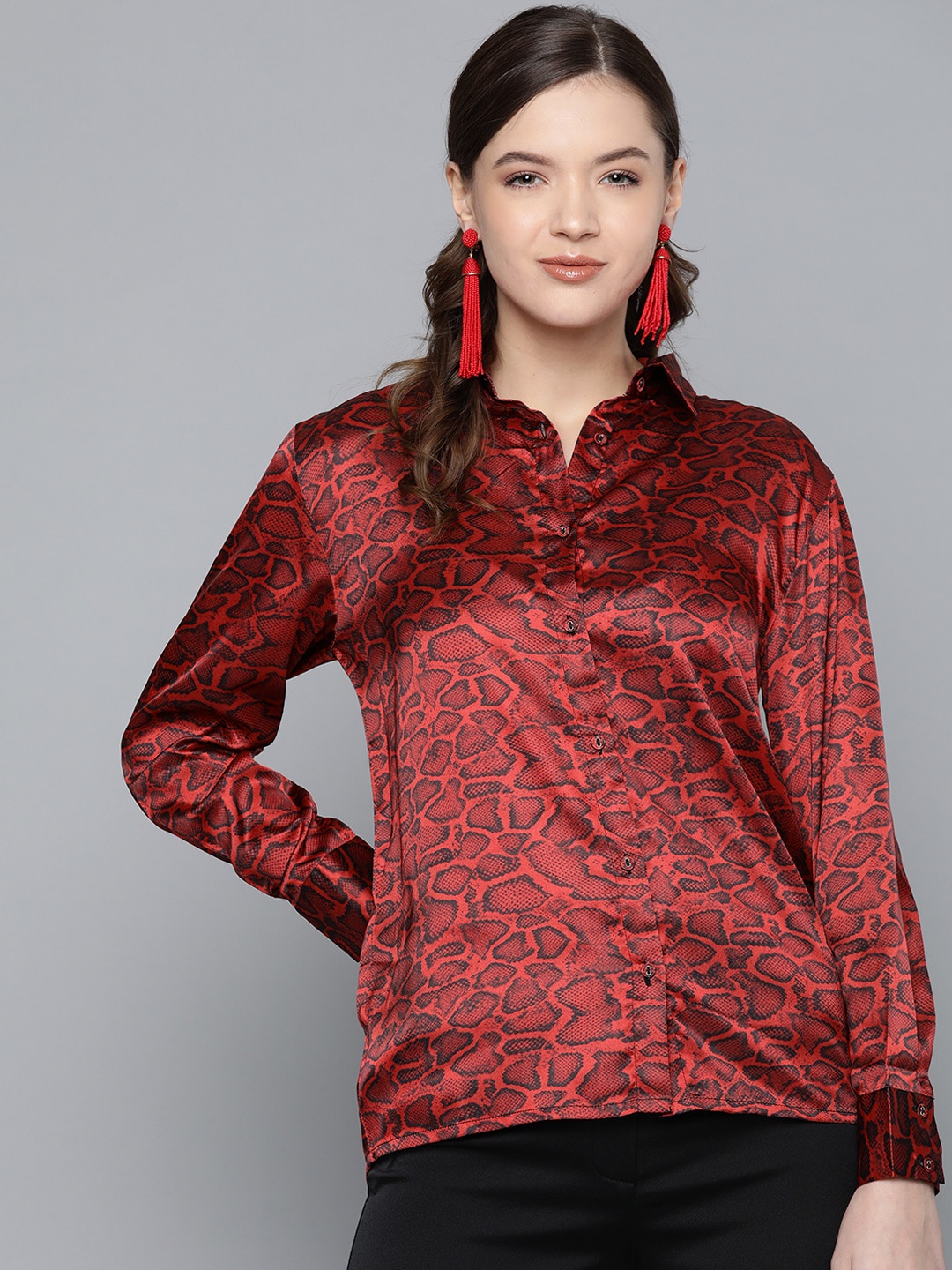 

SASSAFRAS Women Red & Black Regular Fit Printed Casual Shirt