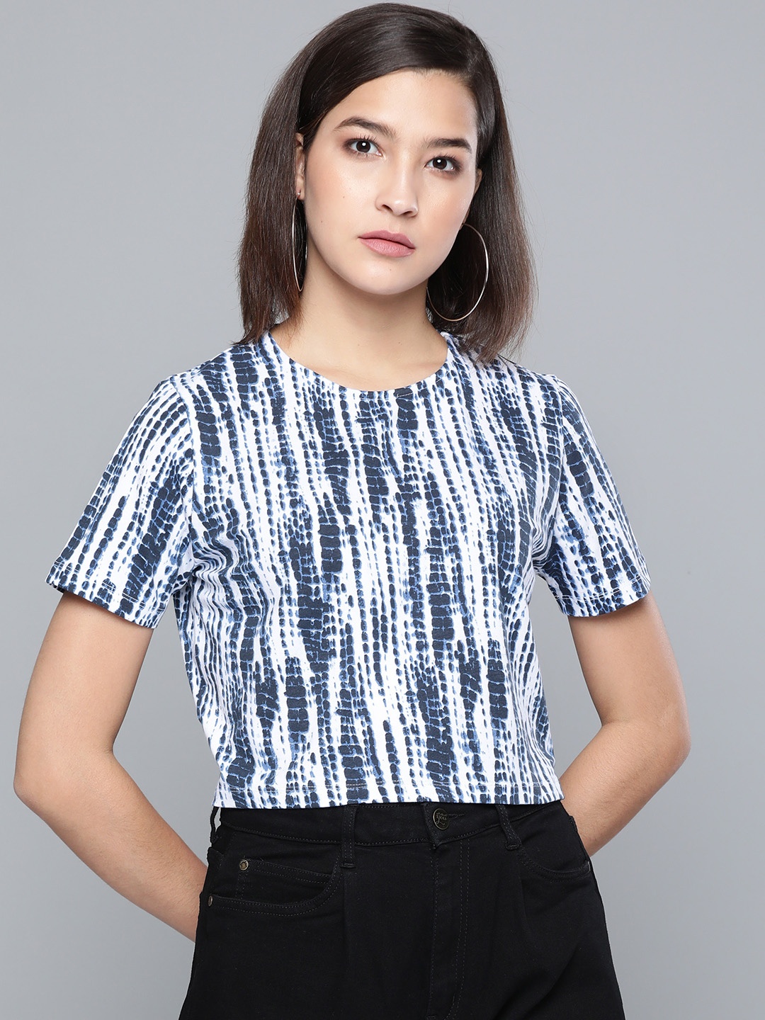 

SASSAFRAS Women Navy Blue & White Tie and Dye Dyed Boxy T-shirt