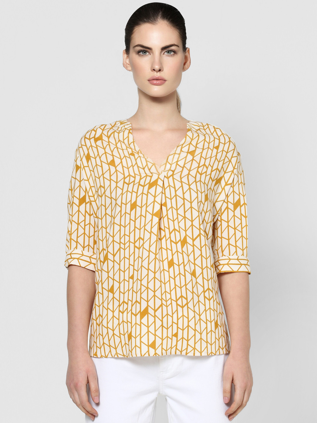 

ONLY Off White & Mustard Yellow Geometric Printed Regular Top