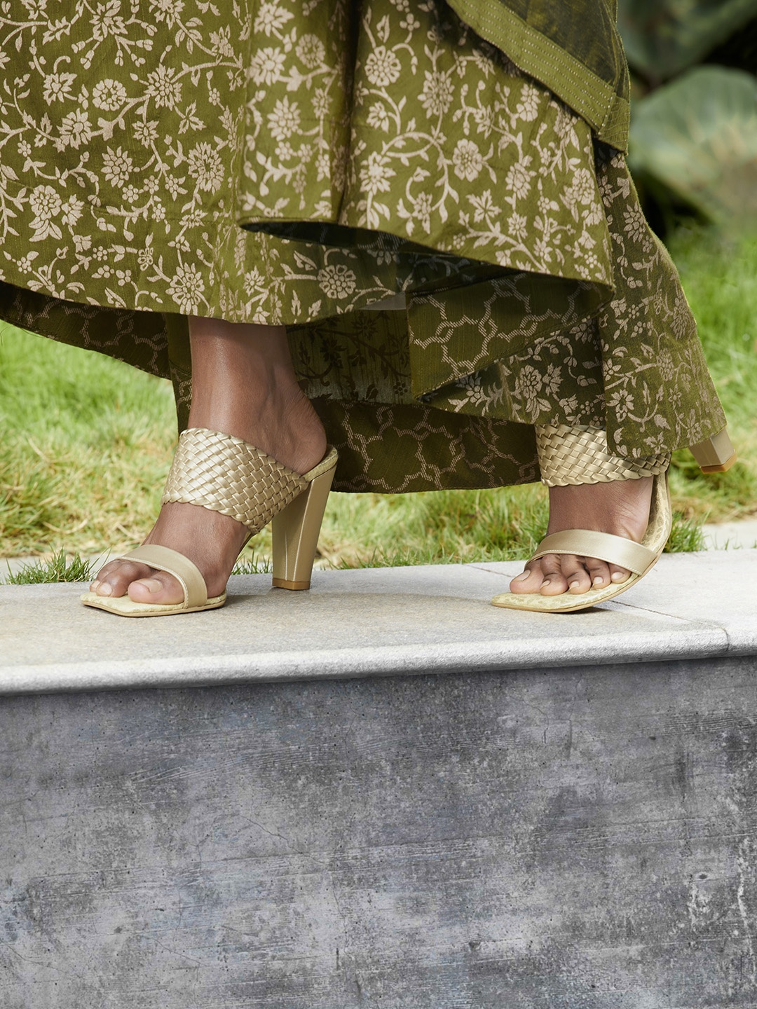 

House of Pataudi Women Muted Gold-Toned Woven Design Handcrafted Block Heels with Pouch