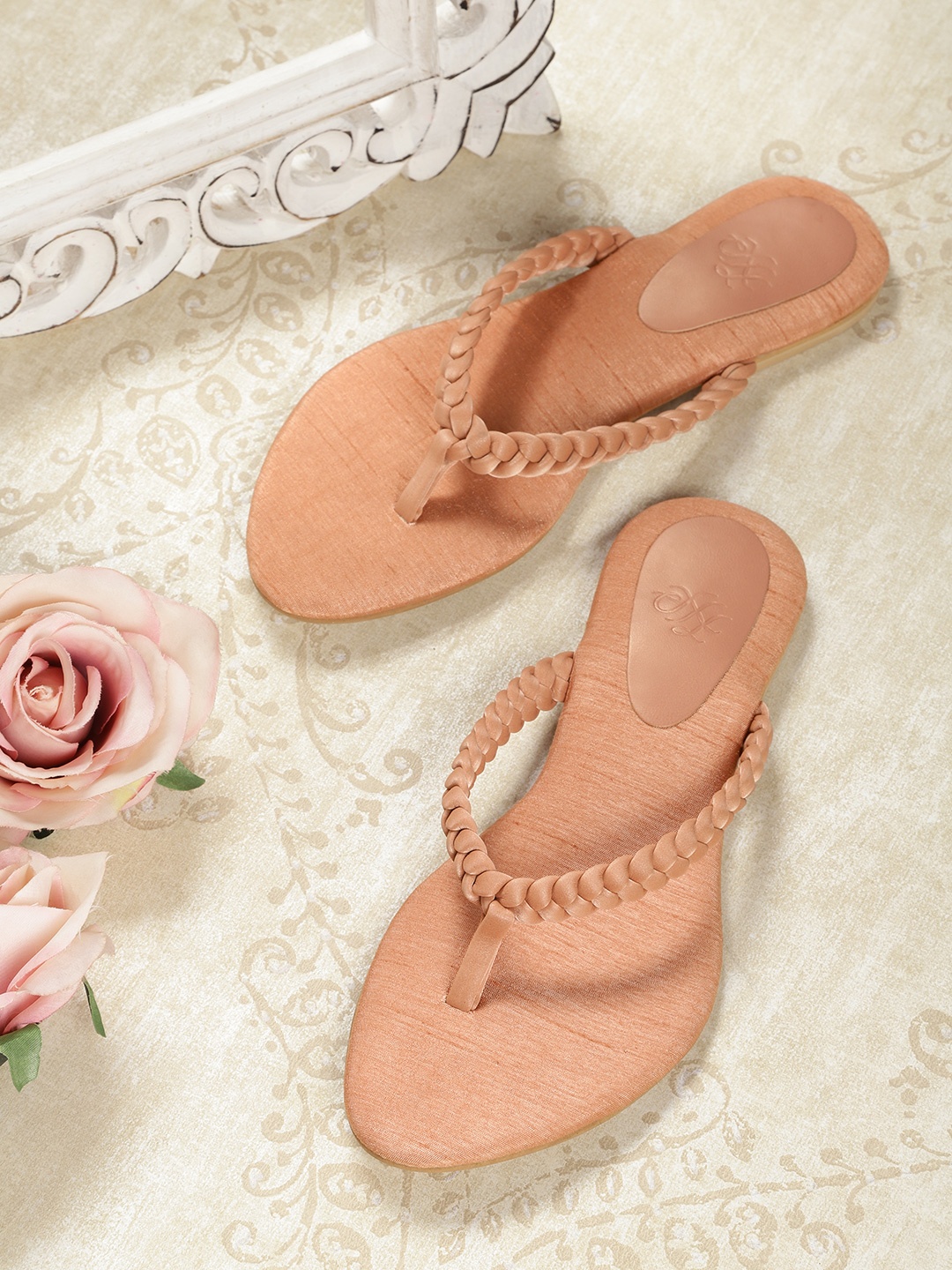 

House of Pataudi Women Peach-Coloured Braided Handcrafted Open Toe Flats with Pouch