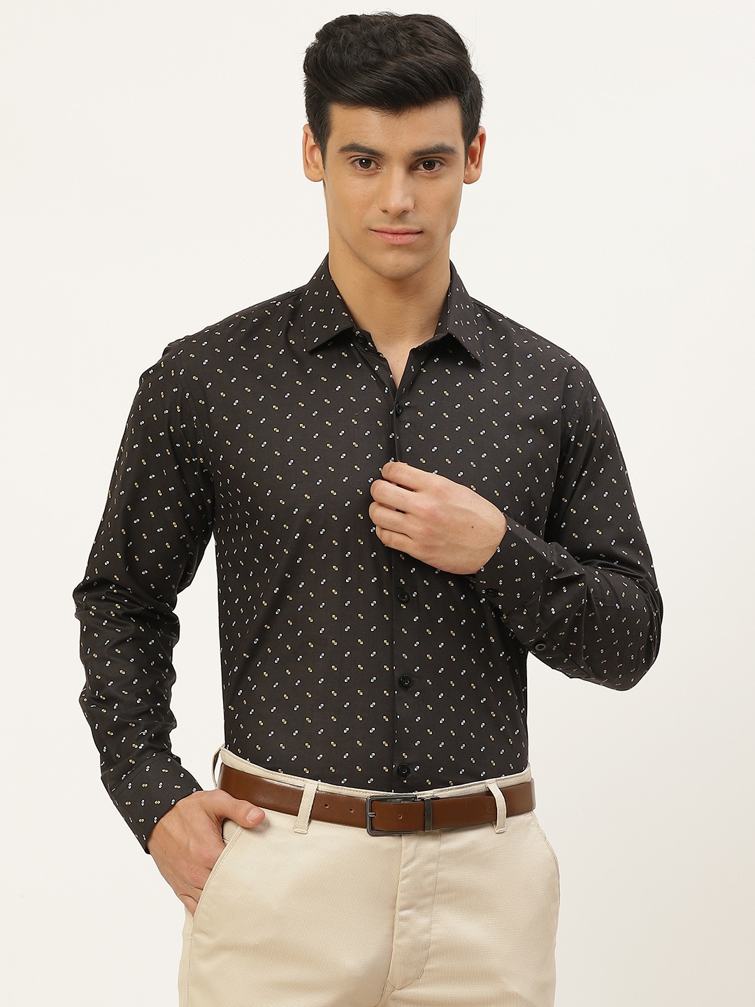 

SOJANYA Men Black & White Classic Fit Printed Formal Shirt