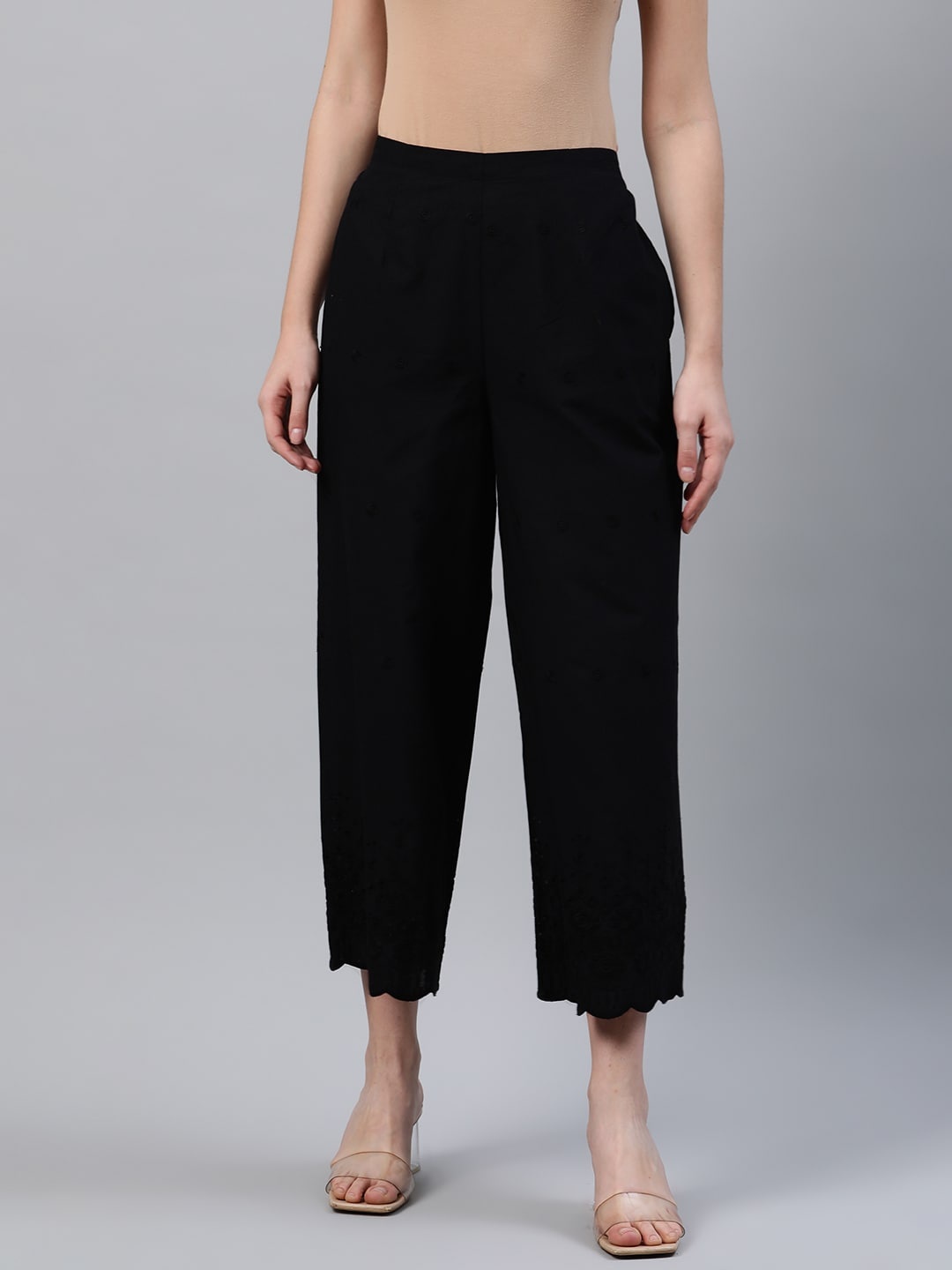 

Libas Women Black Solid Scalloped Hem Wide Leg Palazzos