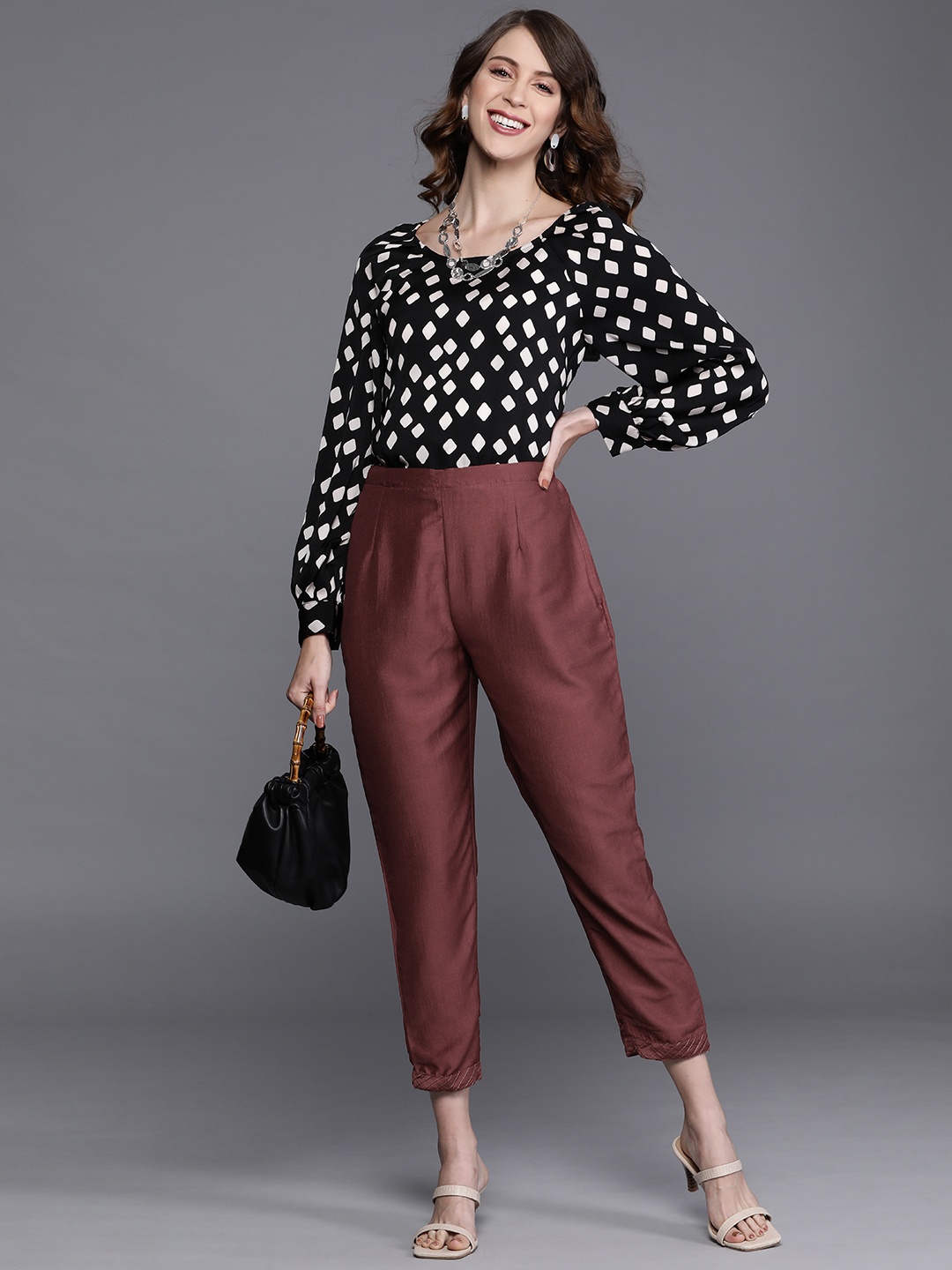 

Libas Women Maroon Solid Cropped Peg Trousers
