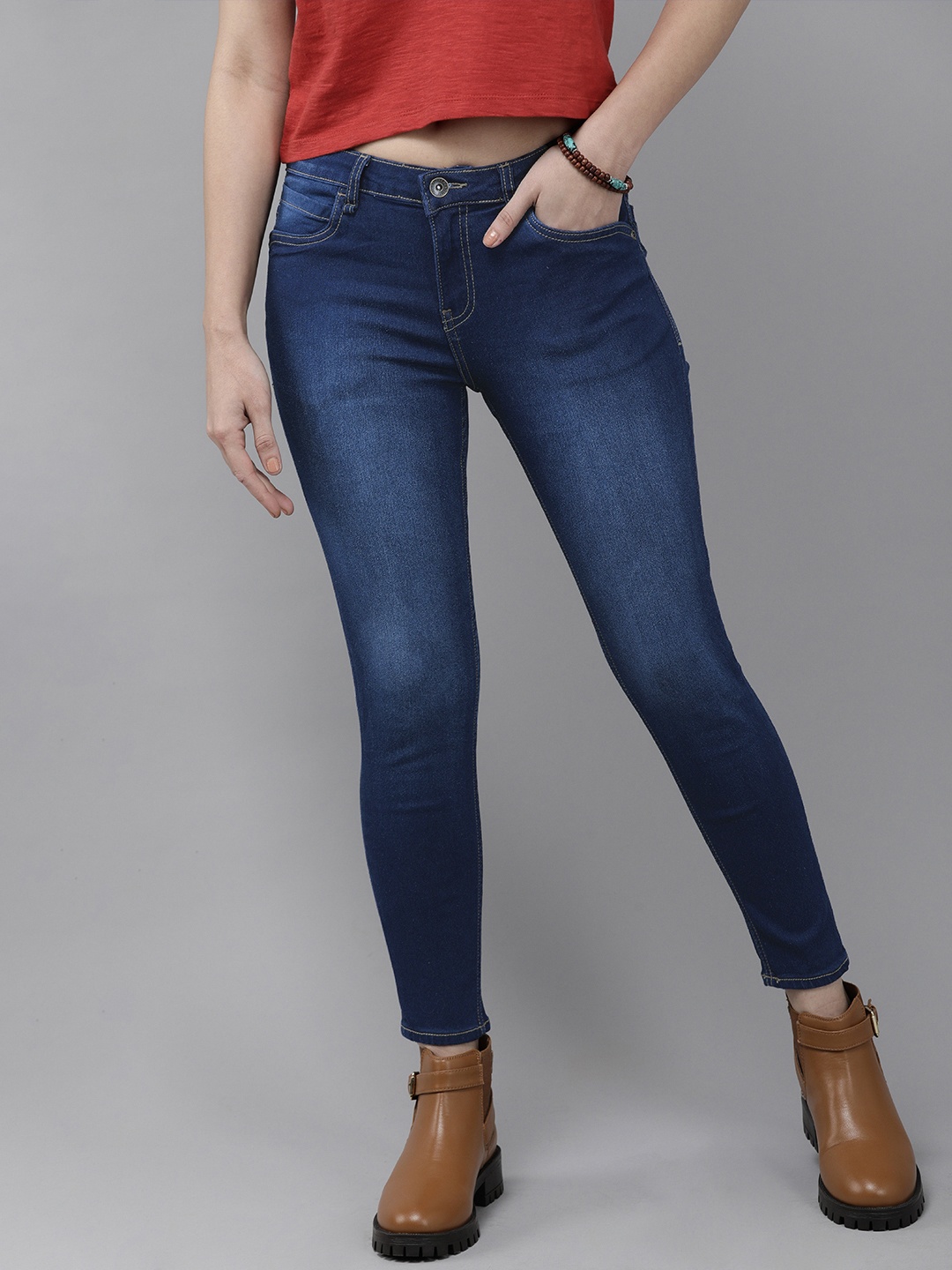 

Roadster Women Blue Skinny Fit Light Fade Mid-Rise Cropped Stretchable Jeans