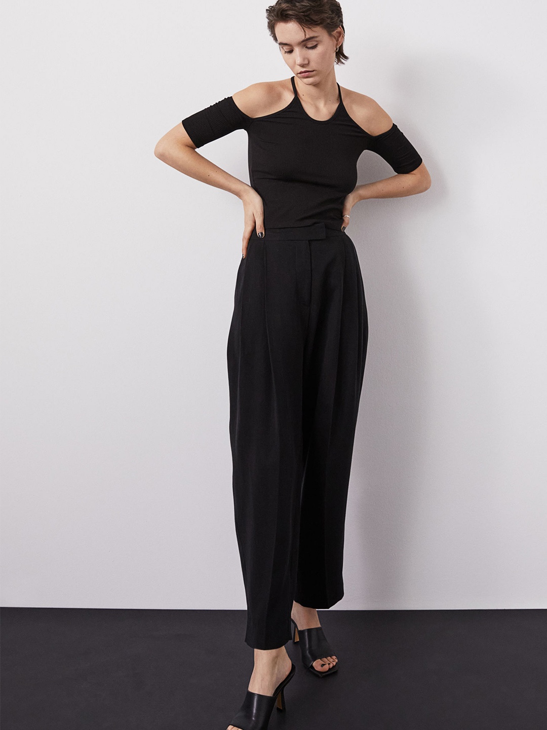 

H&M Women Black Ribbed Cold Shoulder Top
