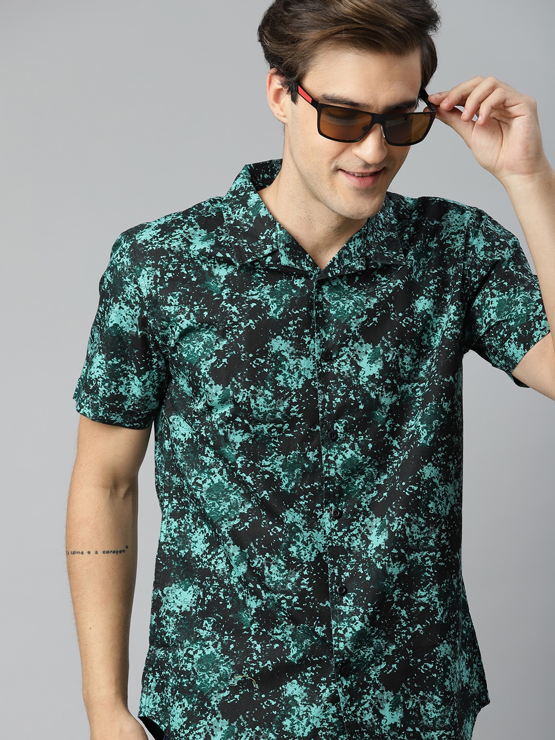 

HERE&NOW Men Black & Green Cotton Slim Fit Printed Casual Shirt