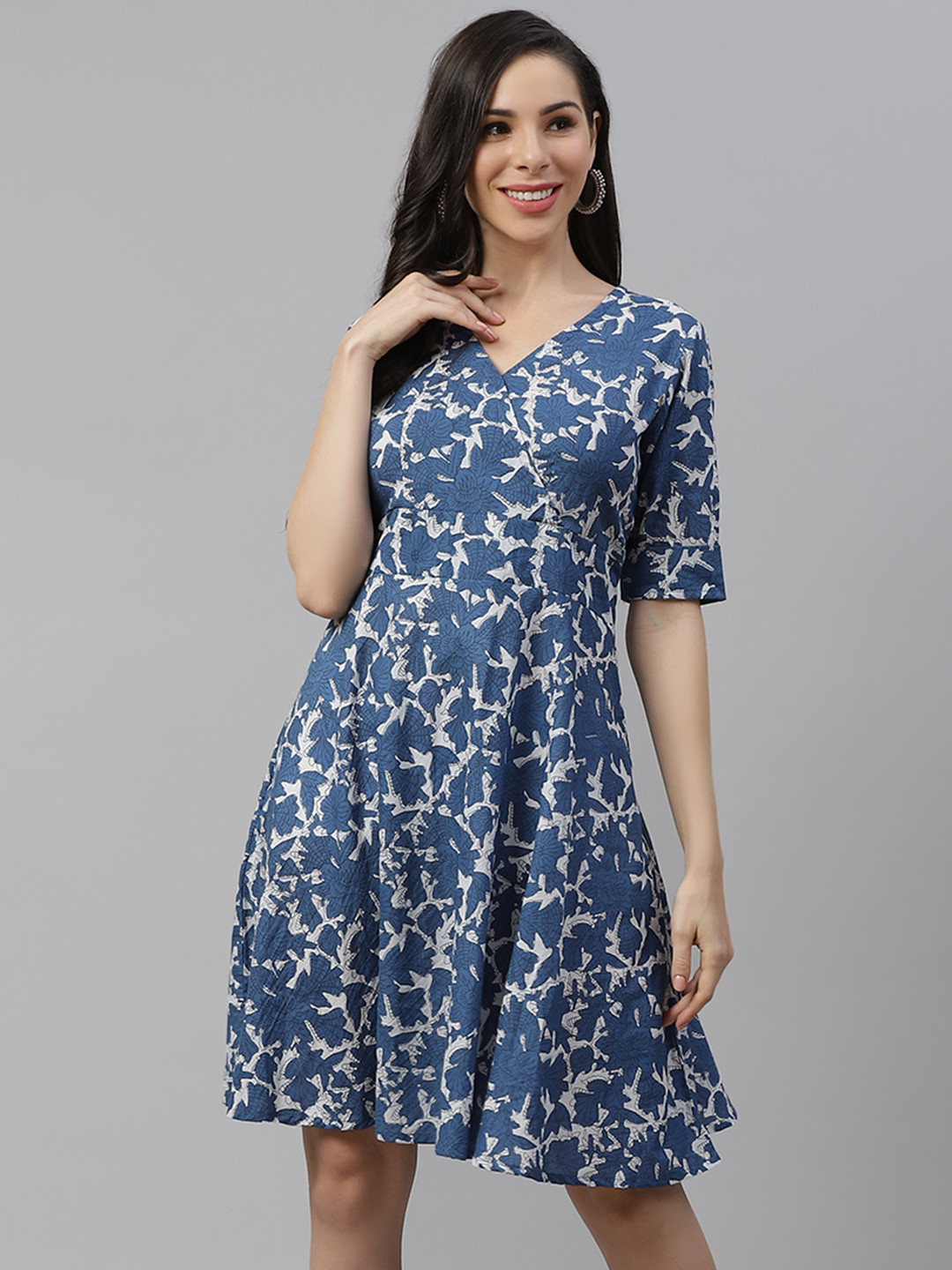

Divena Women Blue & White Pure Cotton Floral Print Wrap Dress