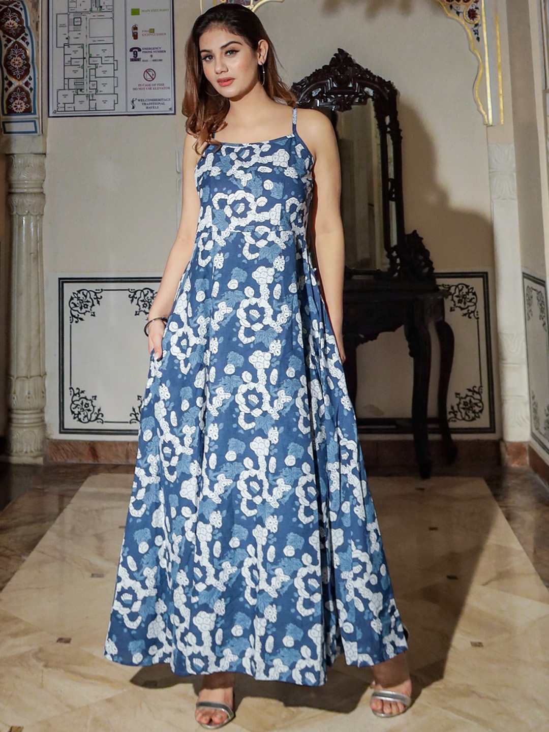 

Divena Women Blue & White Pure Cotton Floral Print Maxi Dress