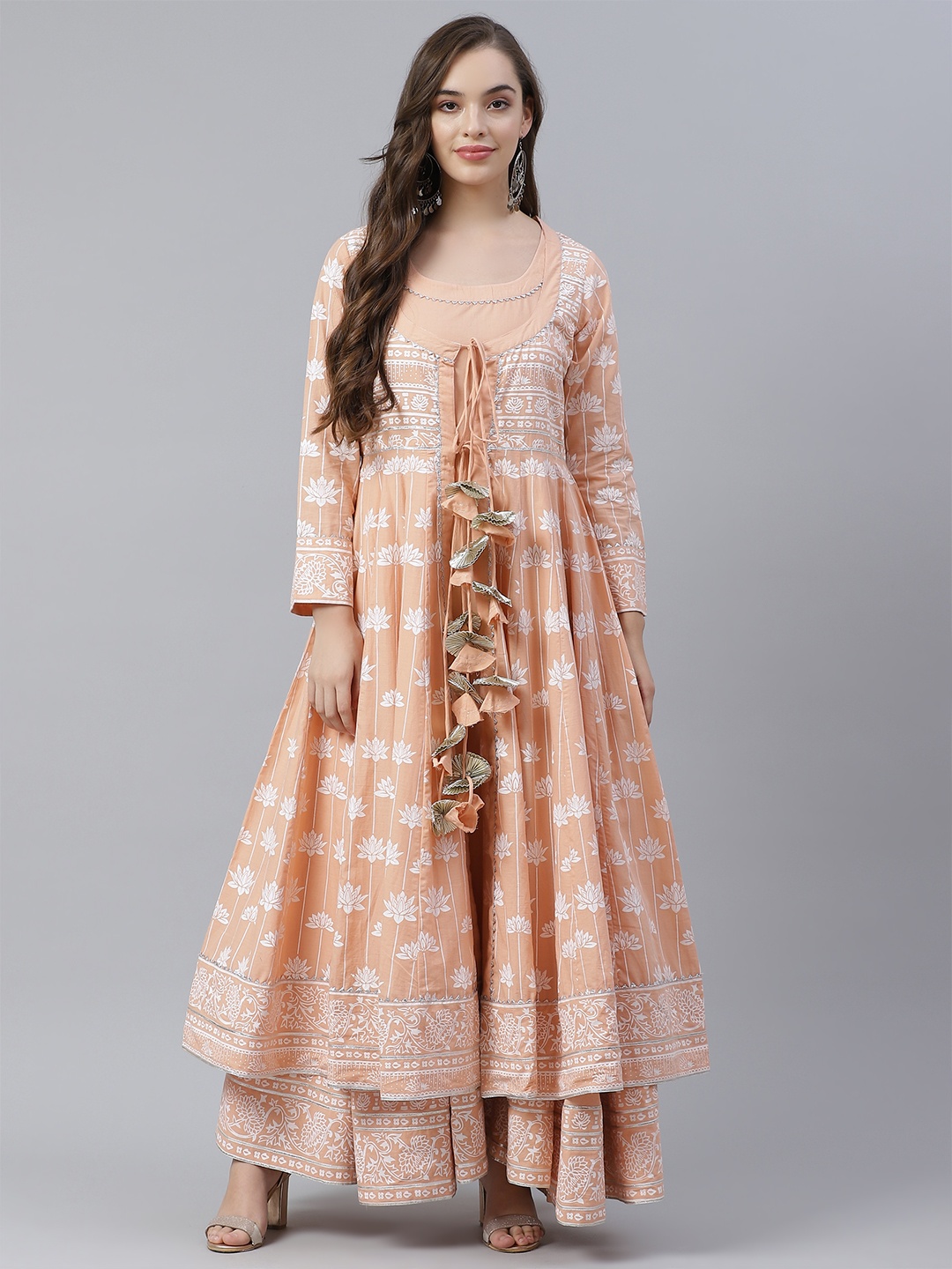 

Divena Women Peach-Coloured & White Layered Ethnic Print Gotta Patti Anarkali Kurta