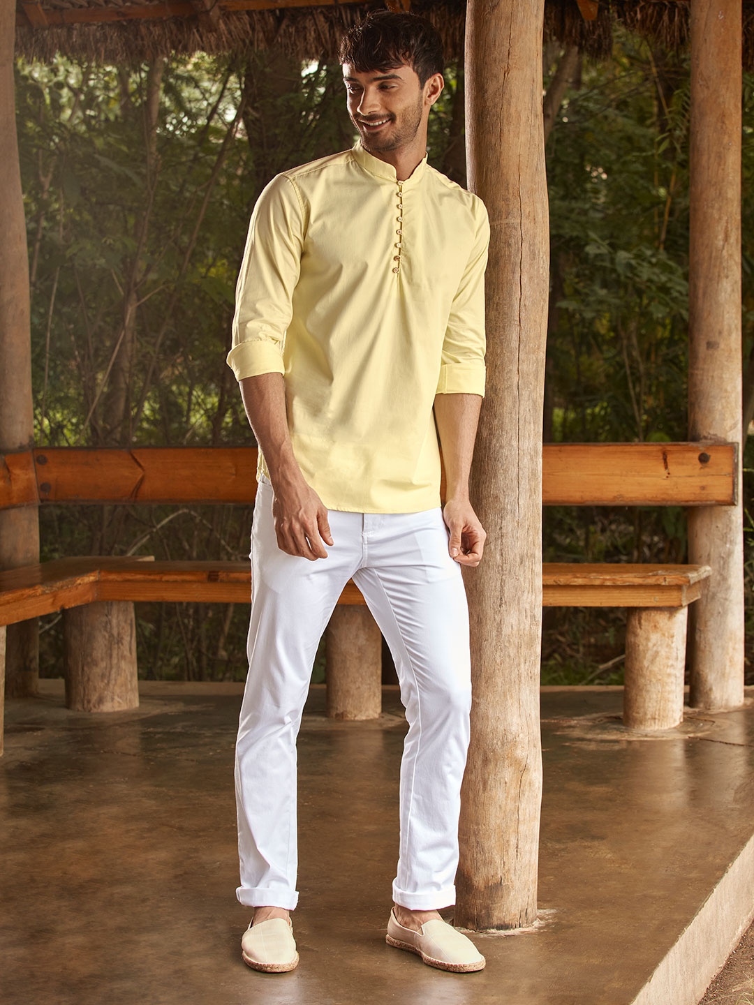 

V Dot Men White Slim Fit Solid Regular Trousers