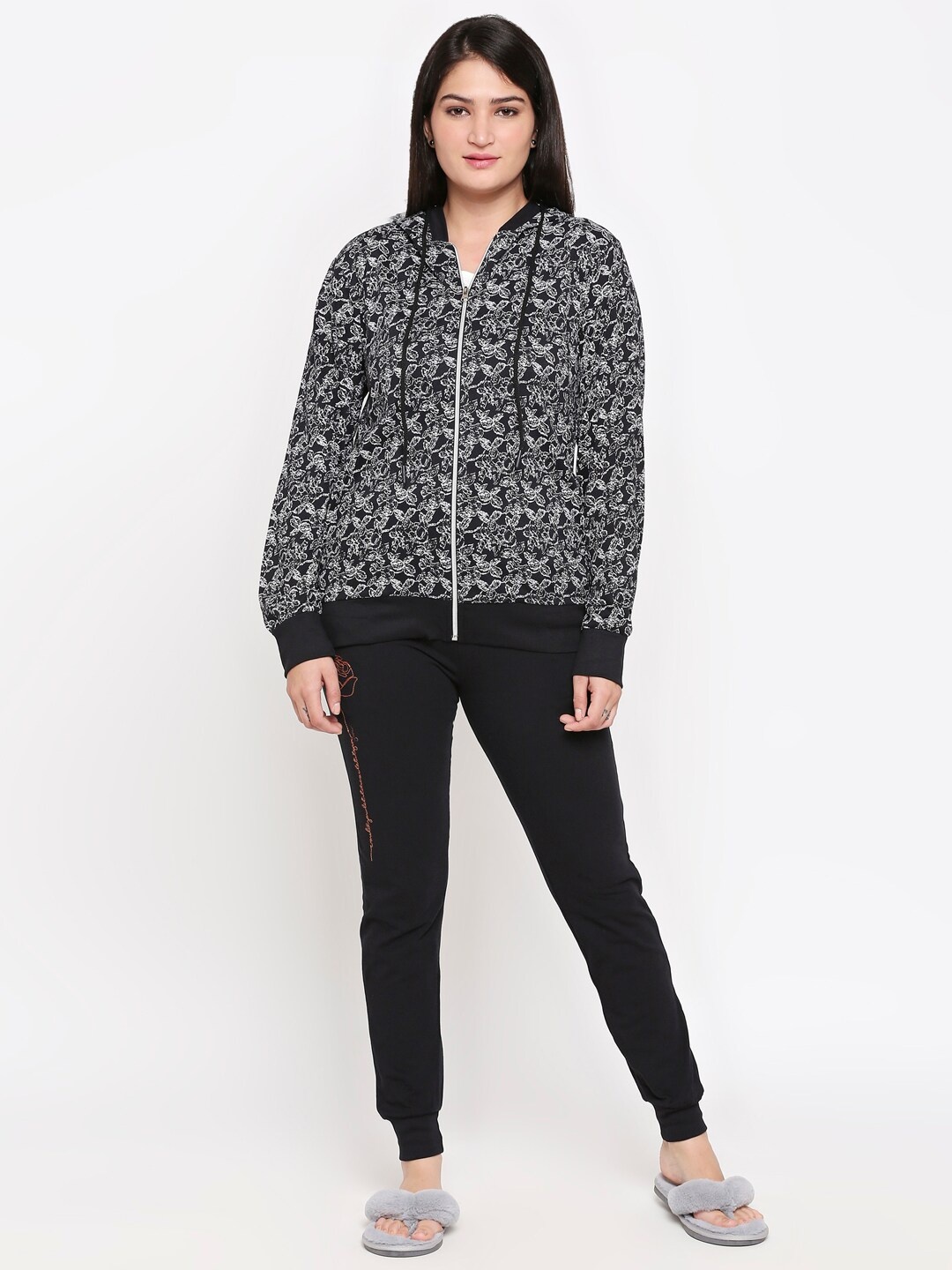 

XIN Women Black & White Printed Night Suit