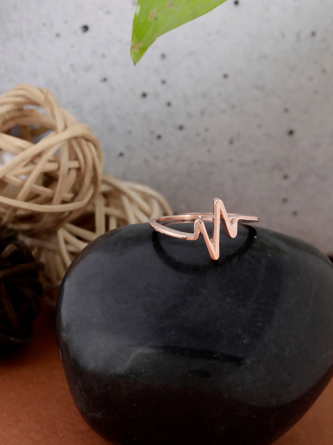 

GIVA 925 Sterling Silver Rose Gold Plated Heartbeat Adjustable Ring