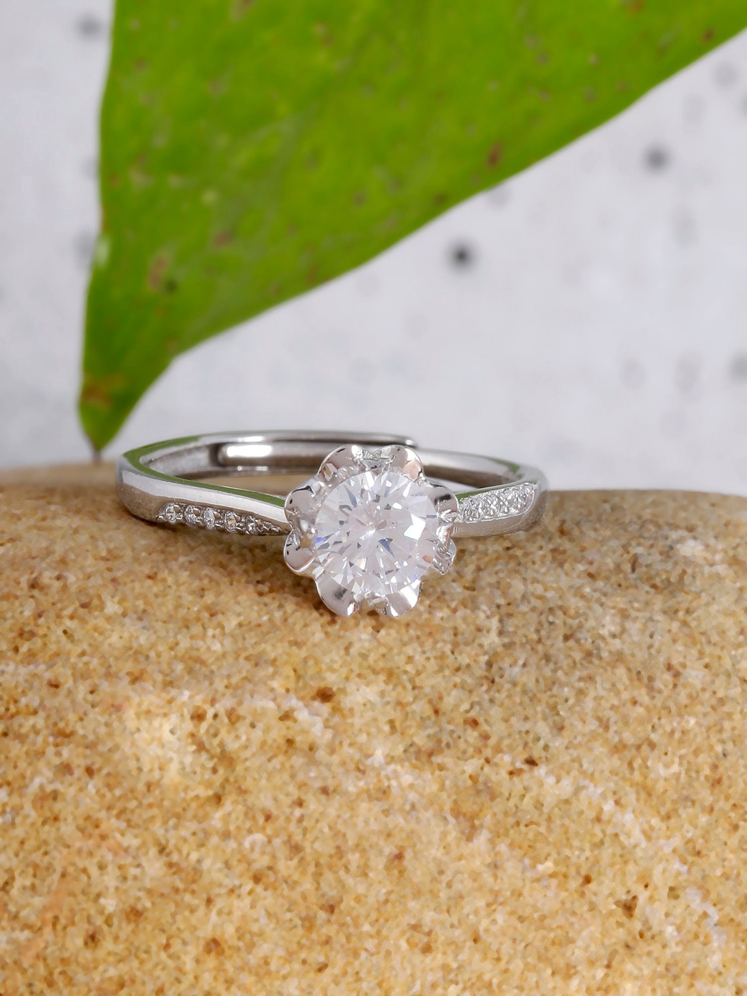 

GIVA 925 Sterling Silver Rhodium Plated Zircon Blooming Flower Ring