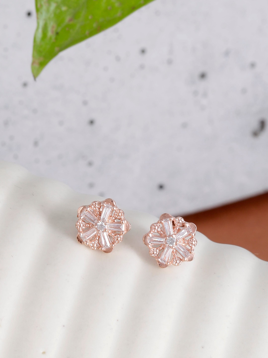 

GIVA Woman 925 Sterling Silver Rose Gold-Plated Stone Studded Circular Studs