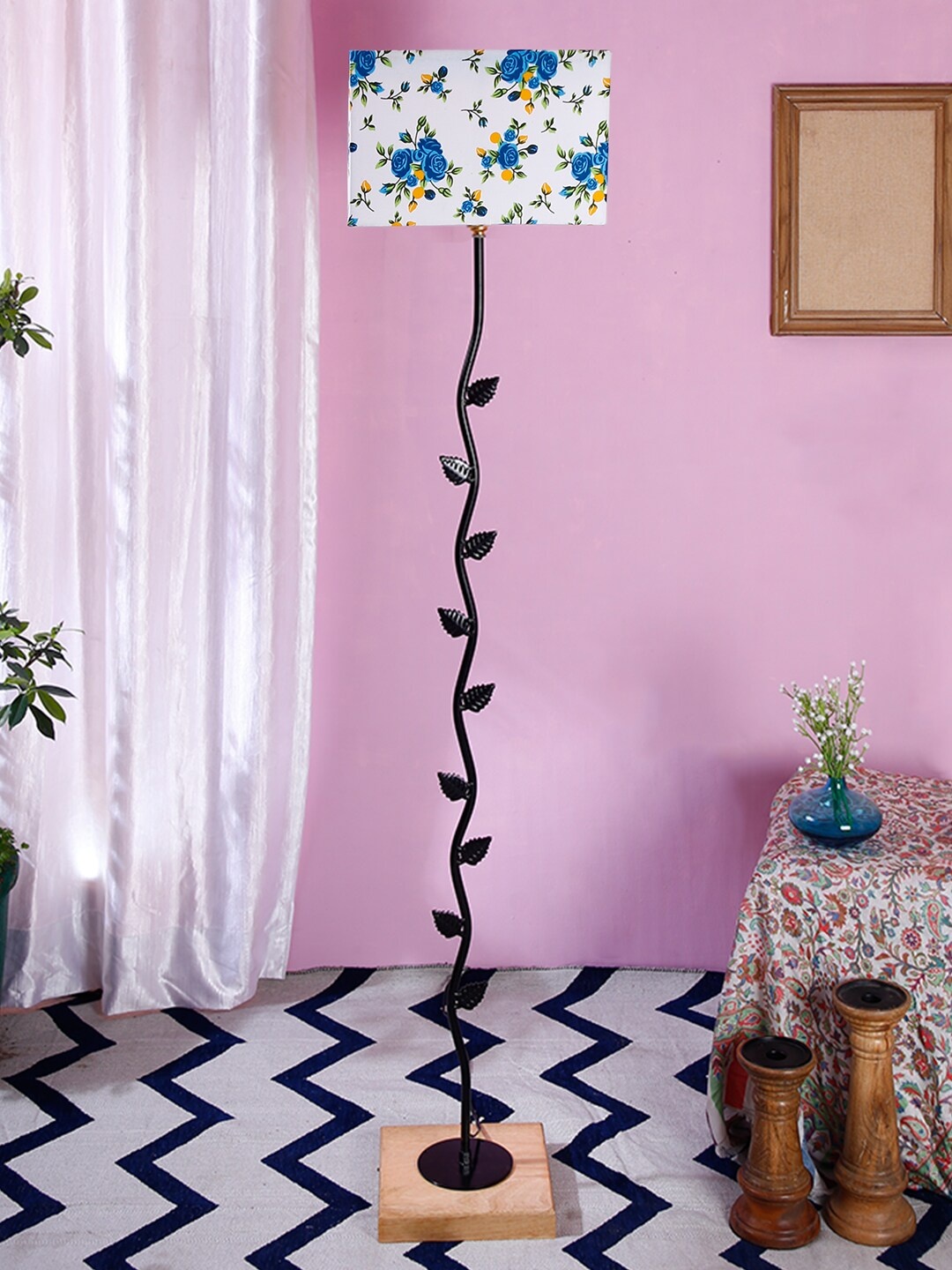 

Devansh White & Blue Printed Traditional Club Lamp with Shade