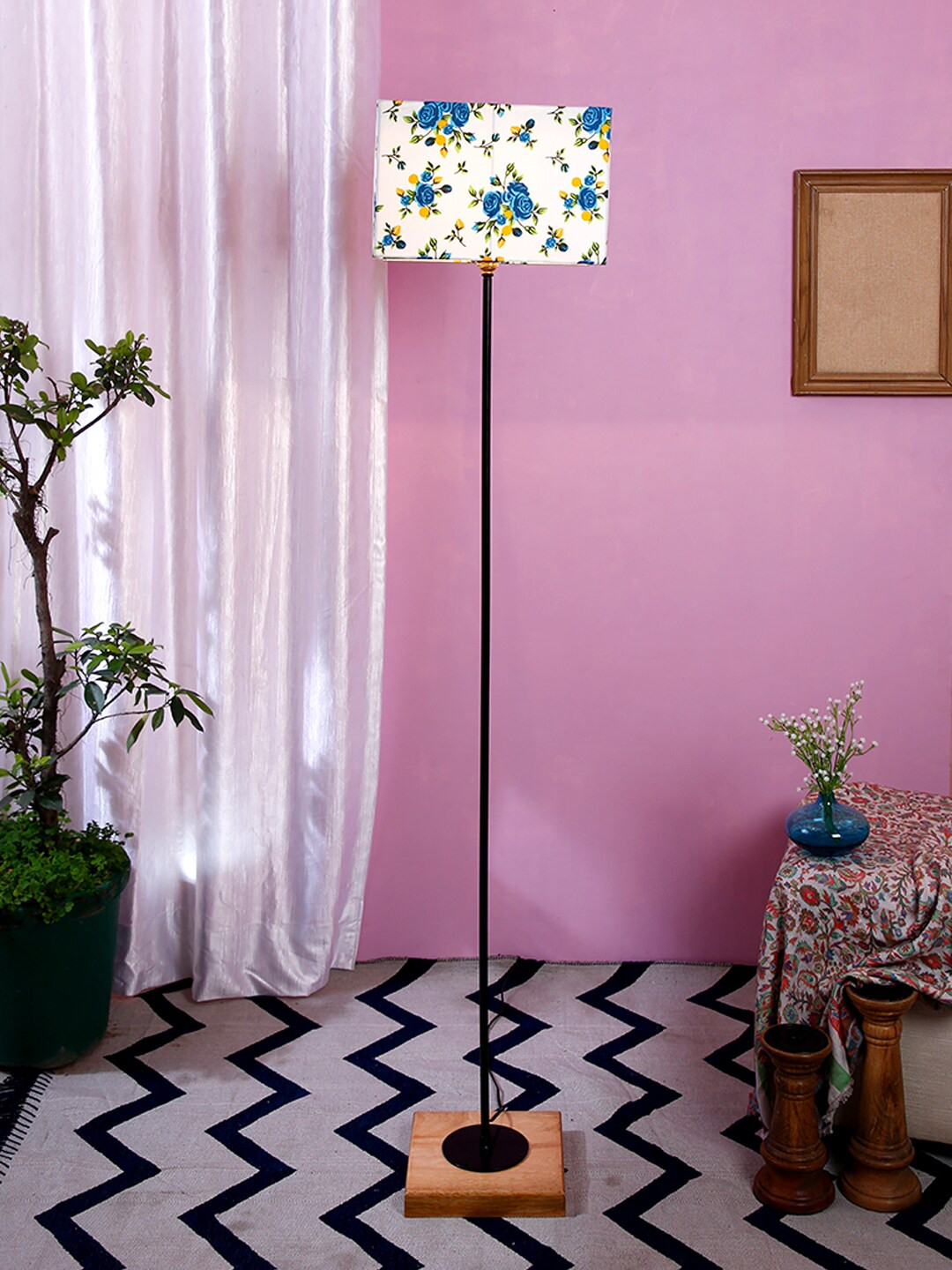 

Devansh White & Blue Printed Traditional Club Lamp with Shade