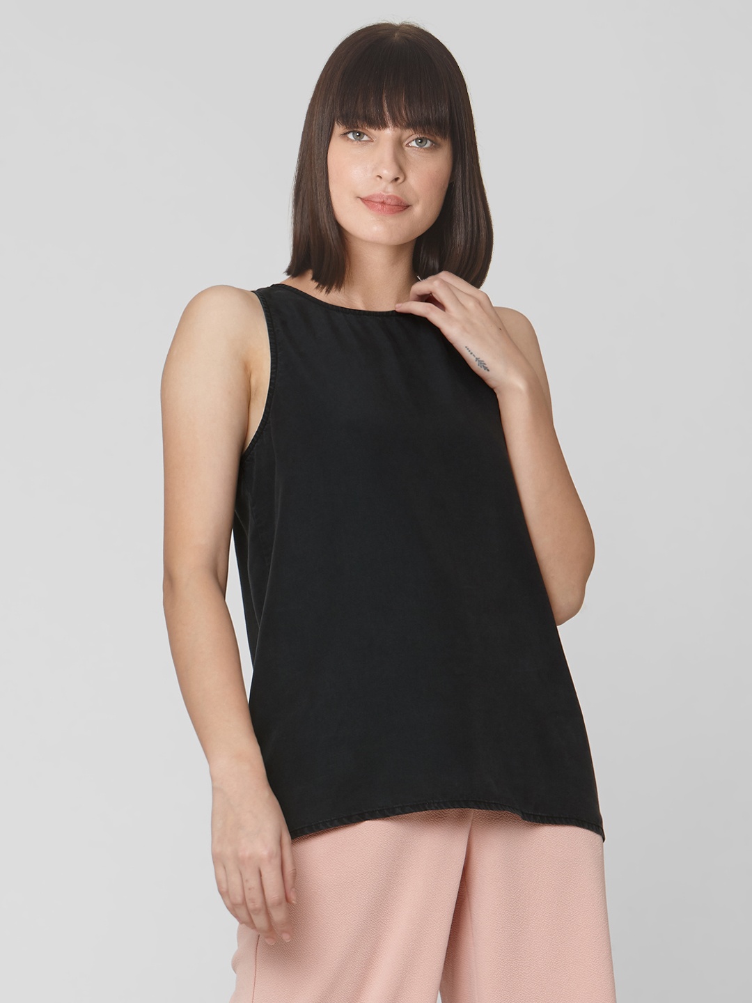 

Vero Moda Black Solid Regular Top