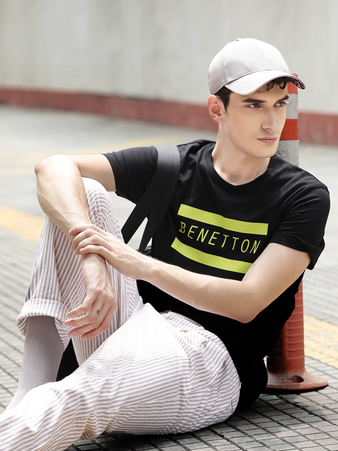

United Colors of Benetton Men Black & Yellow Brand Logo Printed Pure Cotton T-shirt