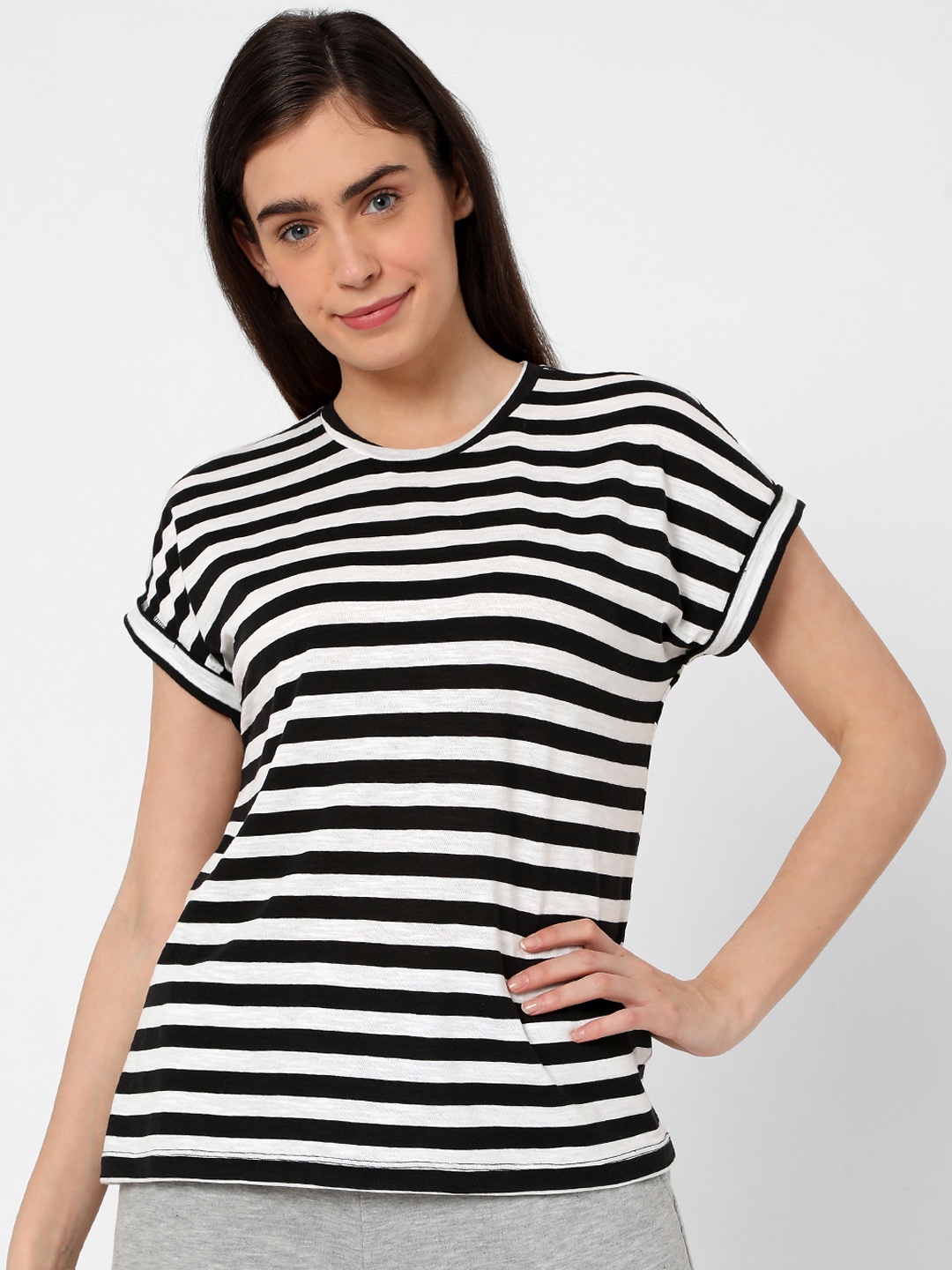 

Vero Moda Women Black & White Printed Extended Sleeves T-shirt