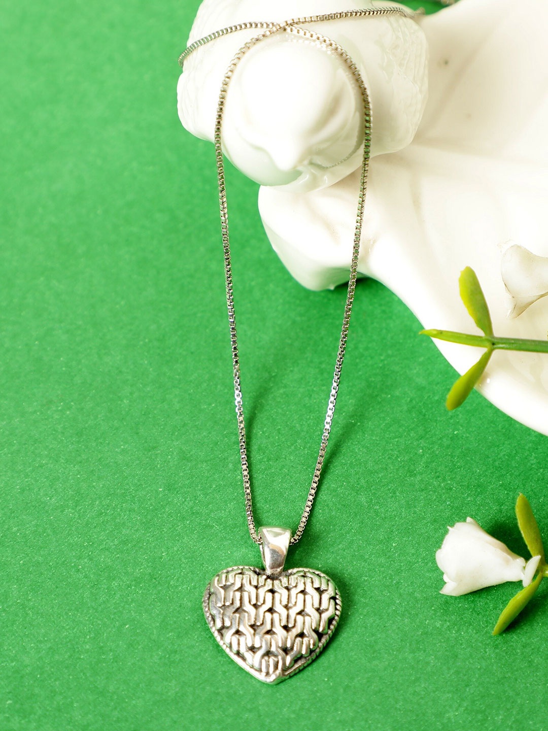 

GIVA 925 Sterling Silver Oxidised Charming Heart Pendant with Box Chain