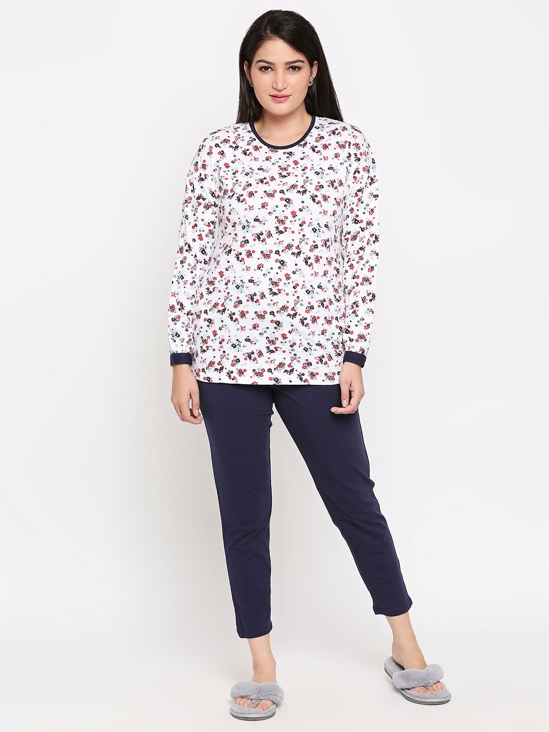 

XIN Women White & Navy Blue Printed Night suit