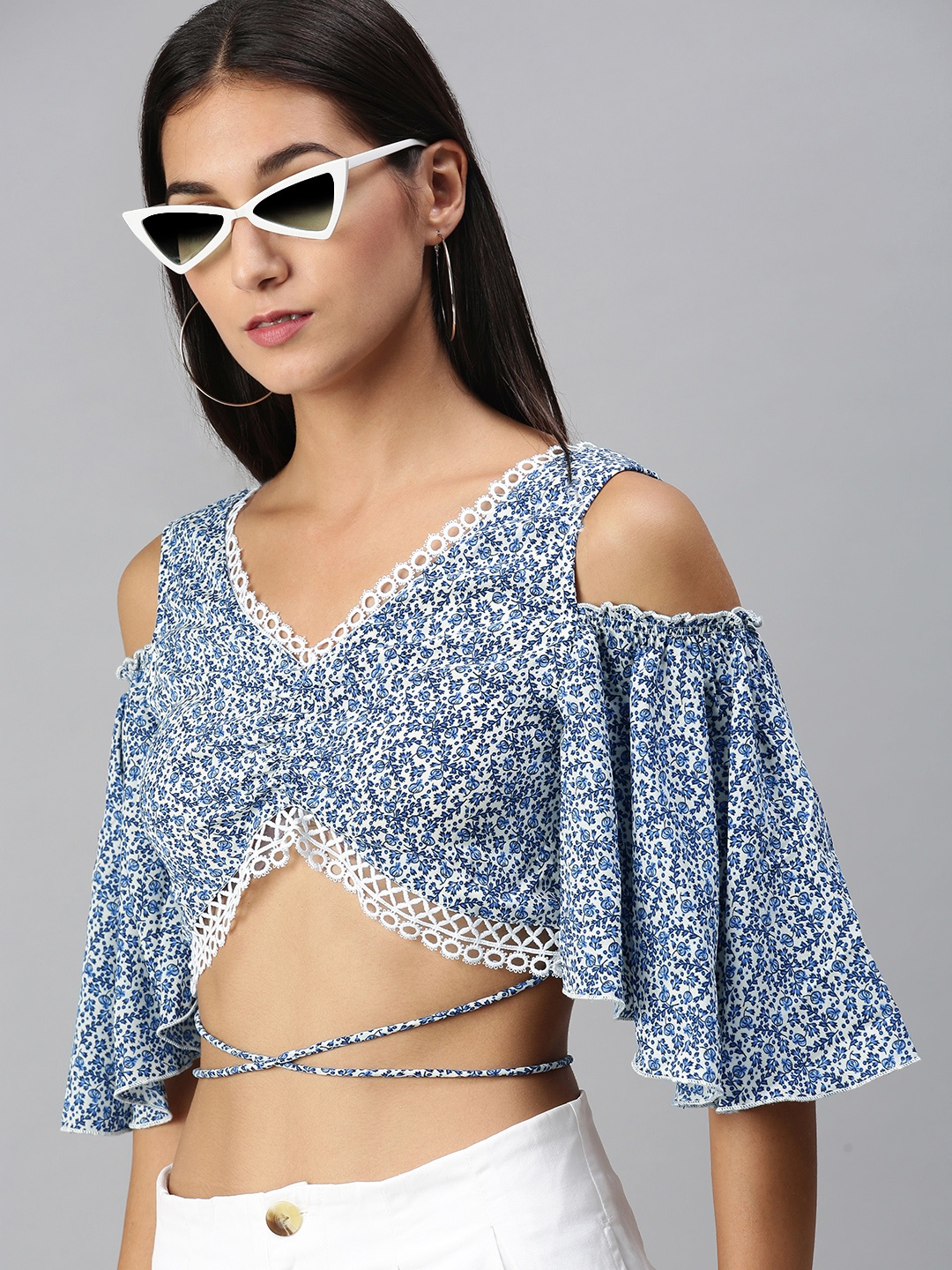 

KASSUALLY Enchanting White and Blue Floral Print Ruched Crop Top
