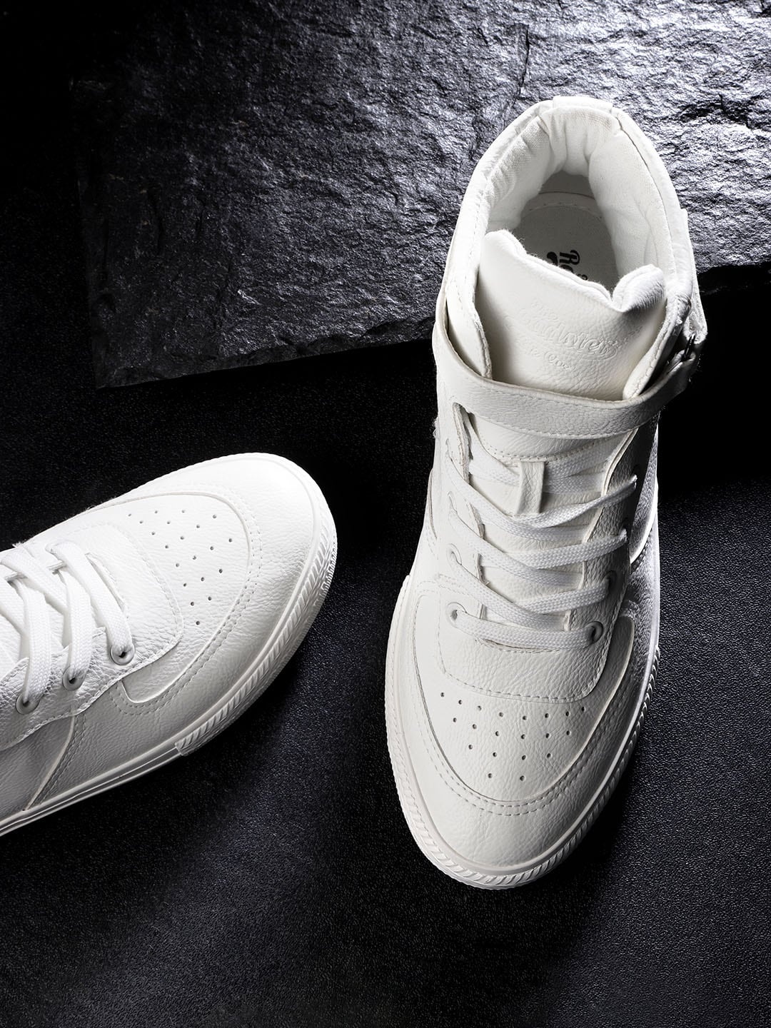 

Roadster Men White Sneakers