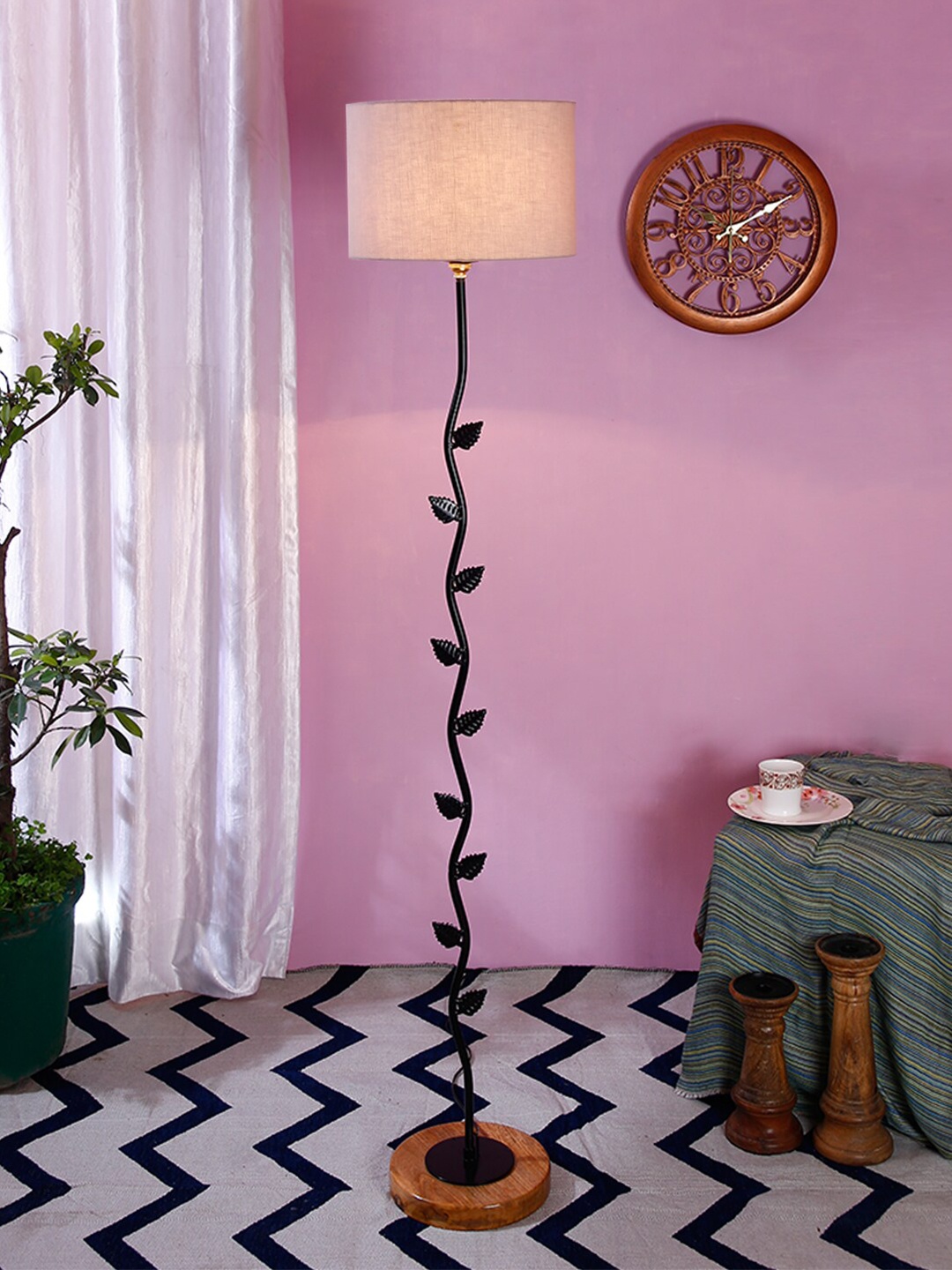 

Devansh Grey & Black Solid Leaf Shaped Club Lamp