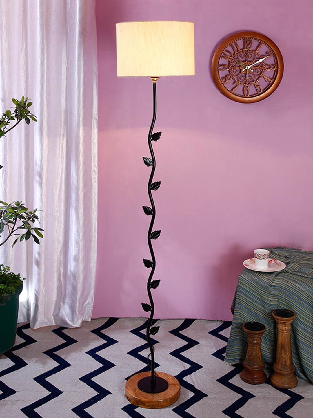 

Devansh Off-White & Black Solid Contemporary Leaf Shaped Club Lamp