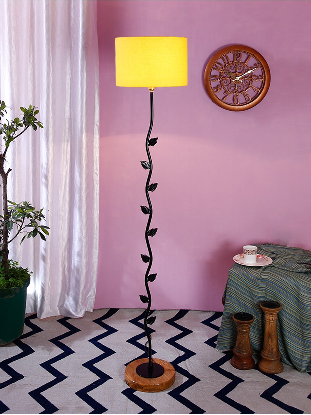 

Devansh Yellow & Black Solid Traditional Leaf Shaped Club Lamp