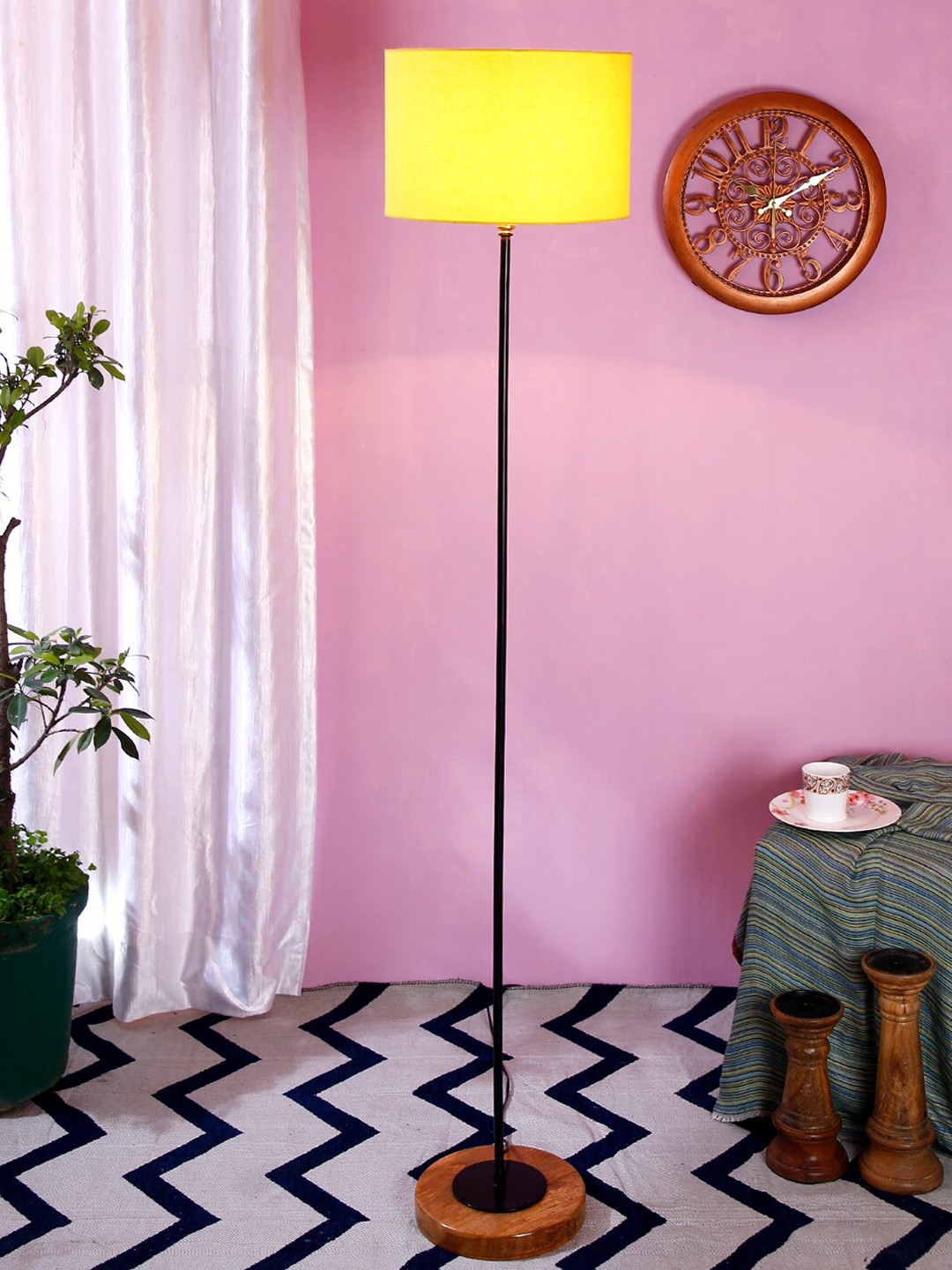 

Devansh Yellow & Black Solid Traditional Club Lamp with Shade