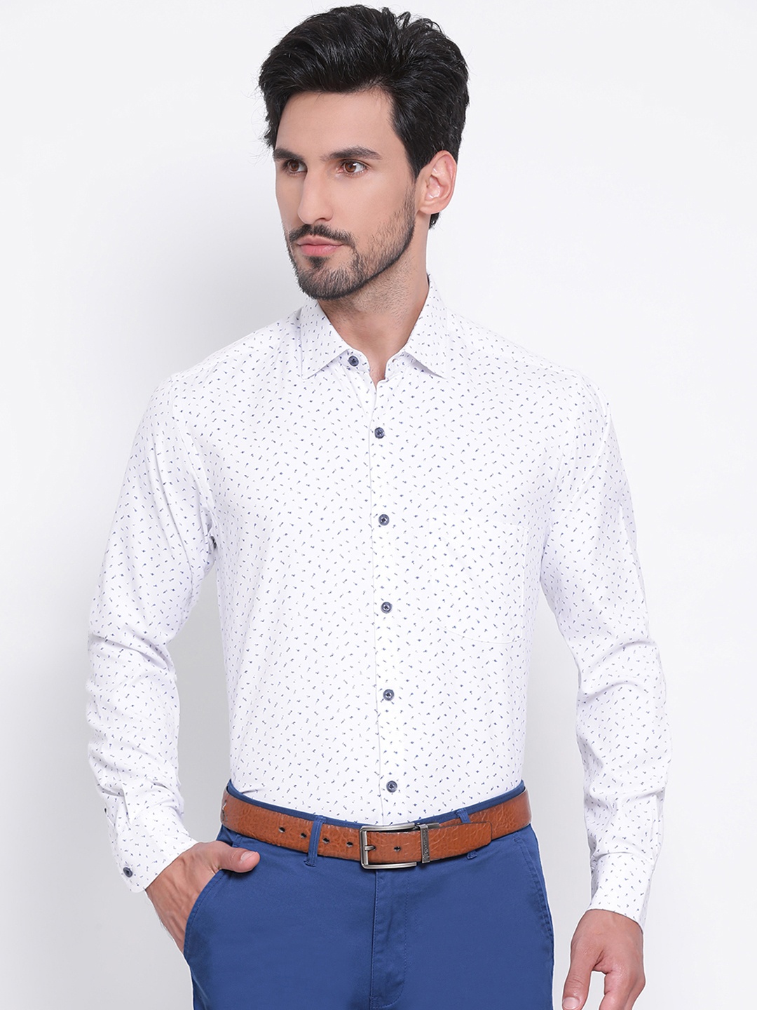 

Richlook Men Off-White & Navy Blue Slim Fit Printed Formal Shirt