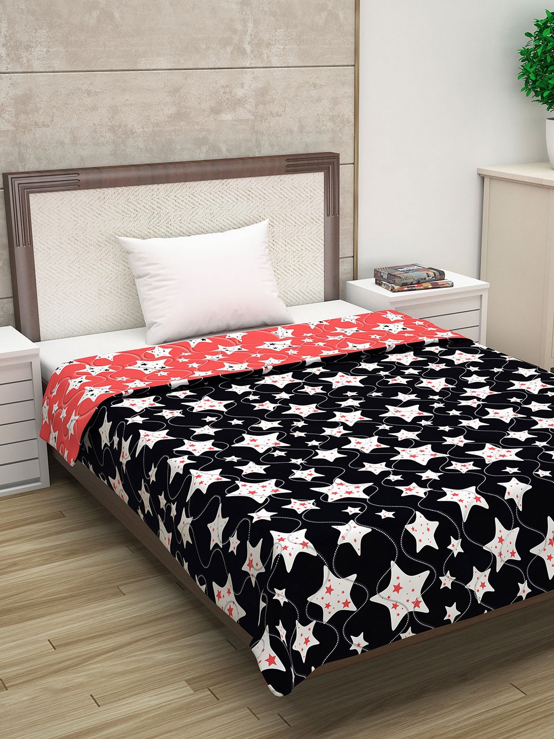 

Divine Casa Black & White Geometric Reversible Mild Winter 110 GSM Single Bed Comforter