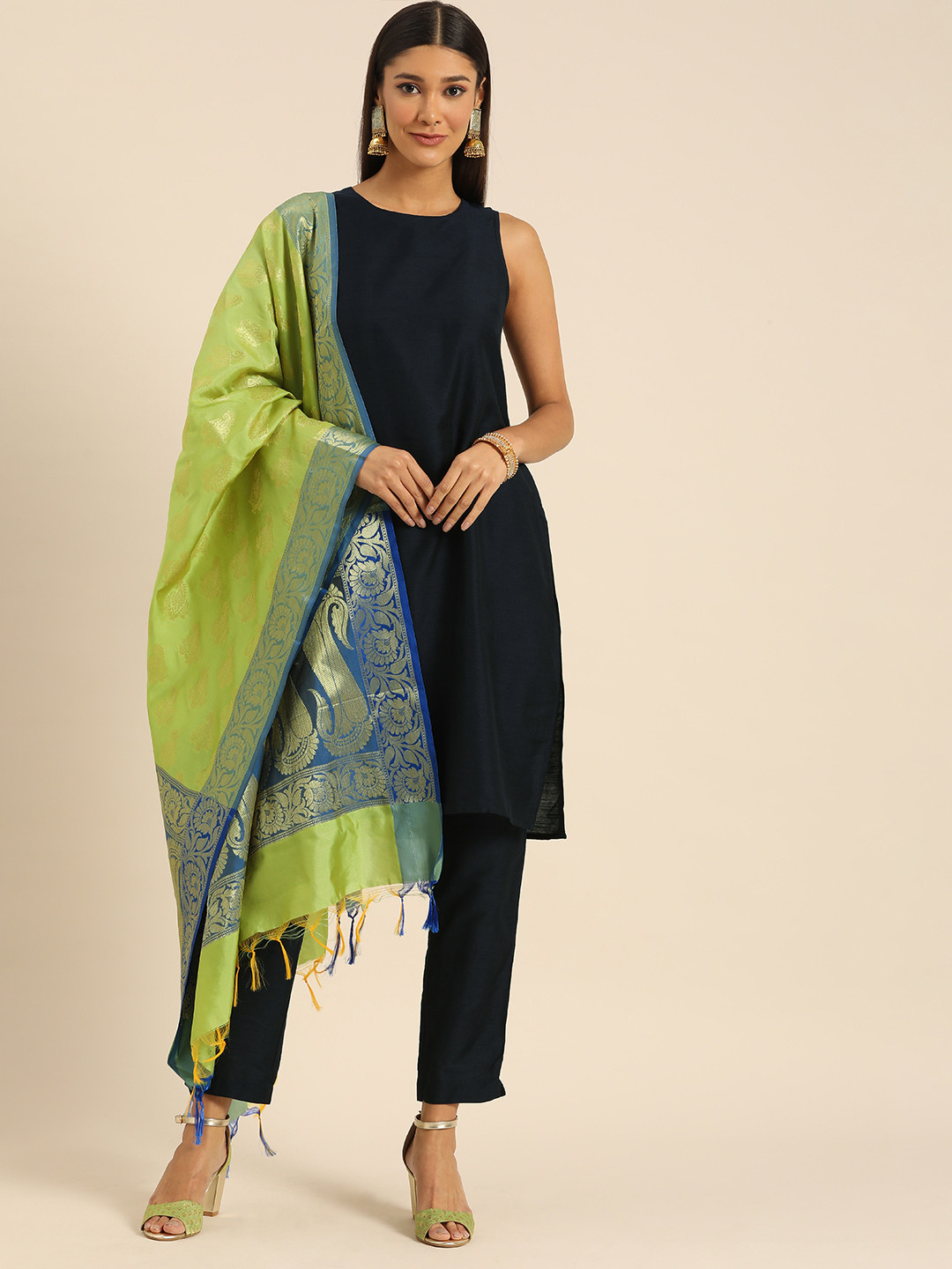 

Anouk Women Navy Blue & Green Solid Regular Kurta Sets