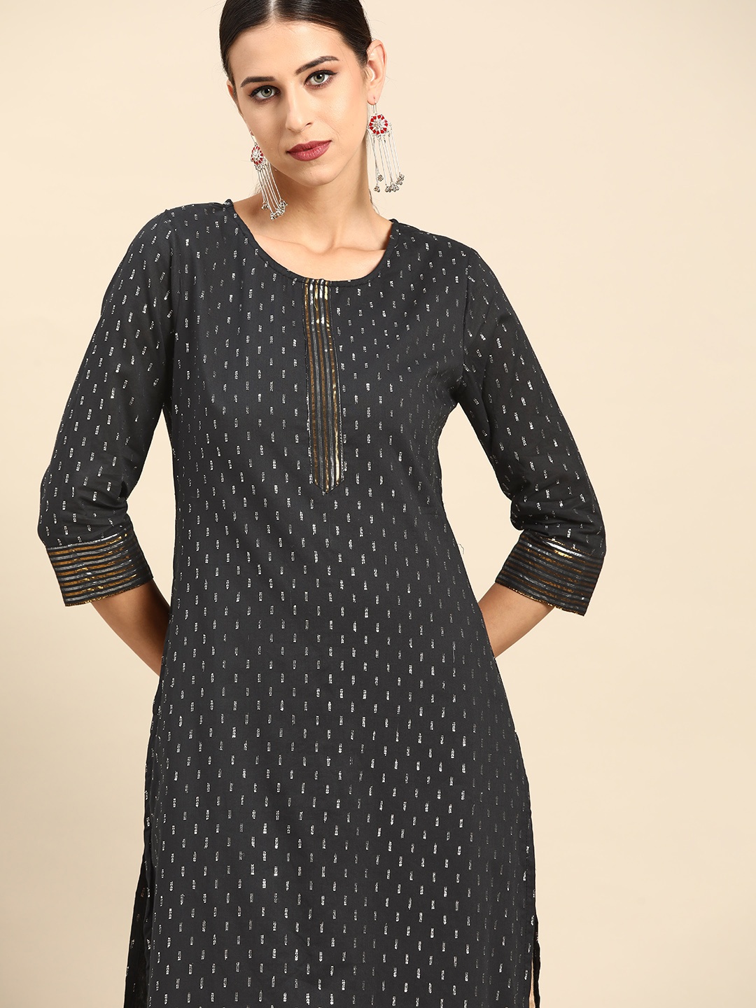 

Anouk Women Black & Silver Gotta Patti Detail Dobby Weave Cotton Straight Kurta