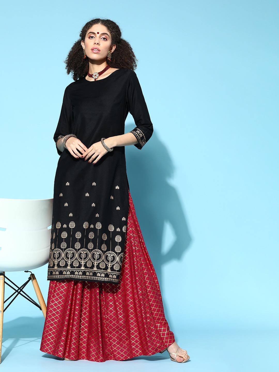 

Anouk Women Black & Golden Ethnic Motifs Print Straight Kurta