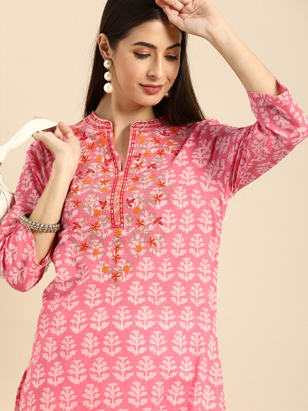 

Anouk Women Pink & White Ethnic Motifs Printed Thread Work Kurta