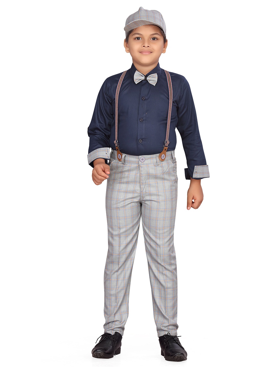 

Aj DEZInES Boys Grey & Navy Blue Solid Shirt with Trousers