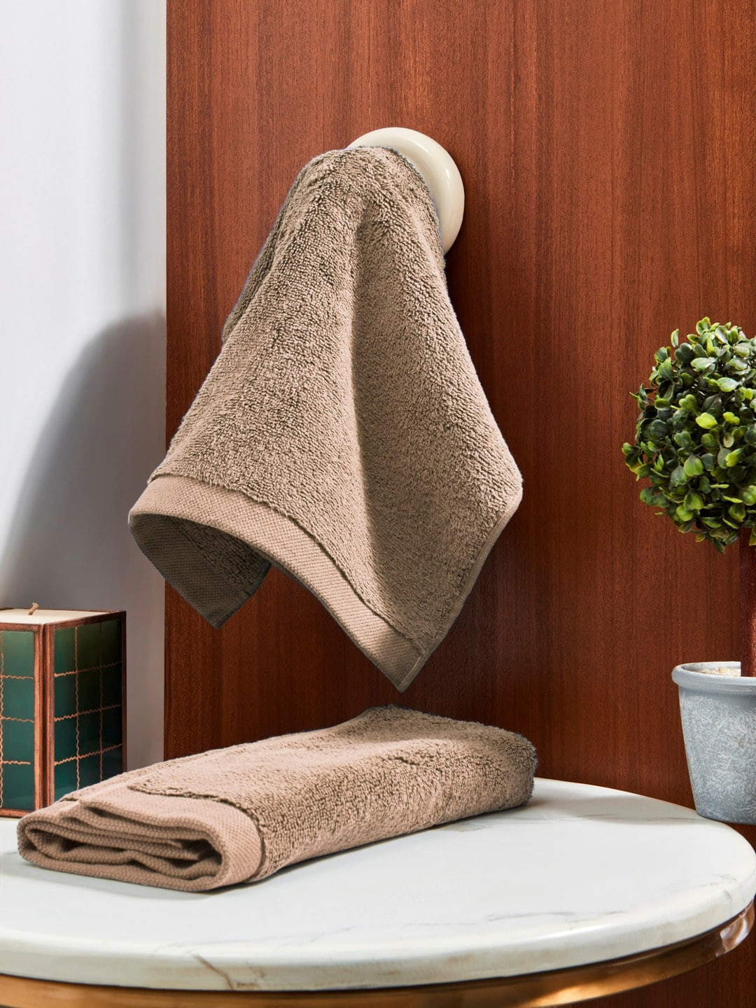 

DDecor Set Of 2 Brown Solid 600 GSM Hand Towels