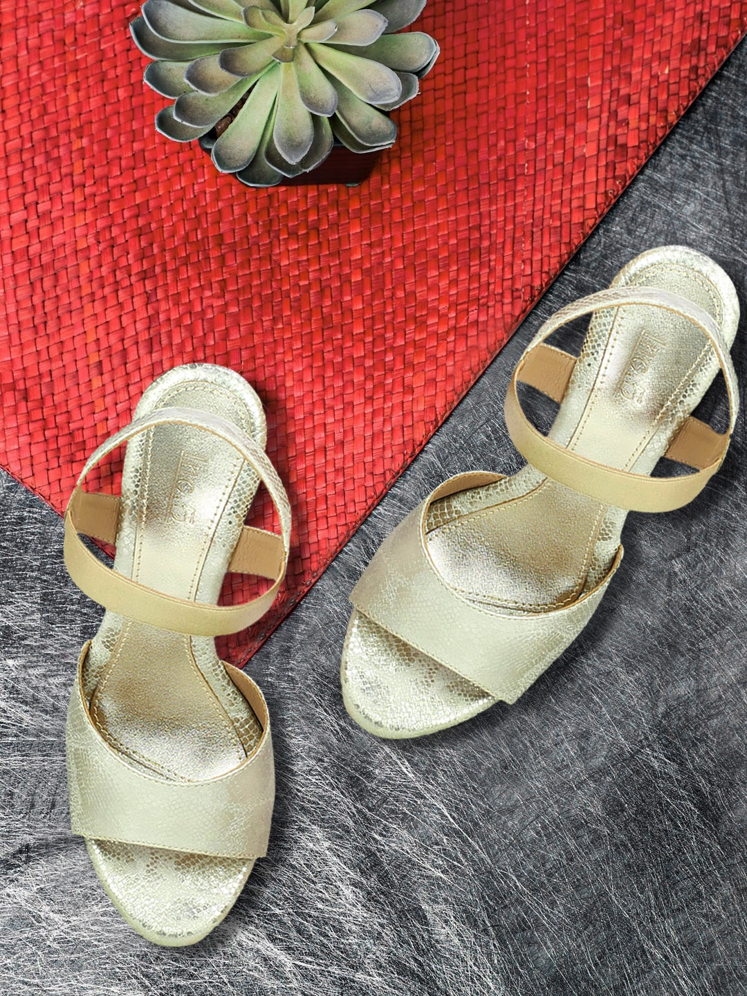 

Inc 5 Women Gold-Toned Solid Sandals