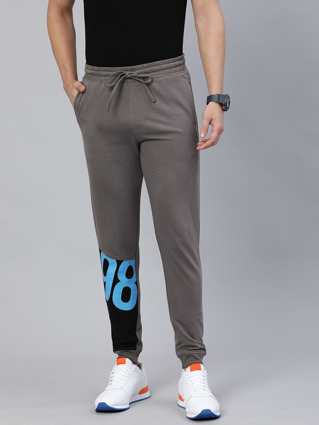 

The Indian Garage Co Men Grey Solid Regular Fit Joggers