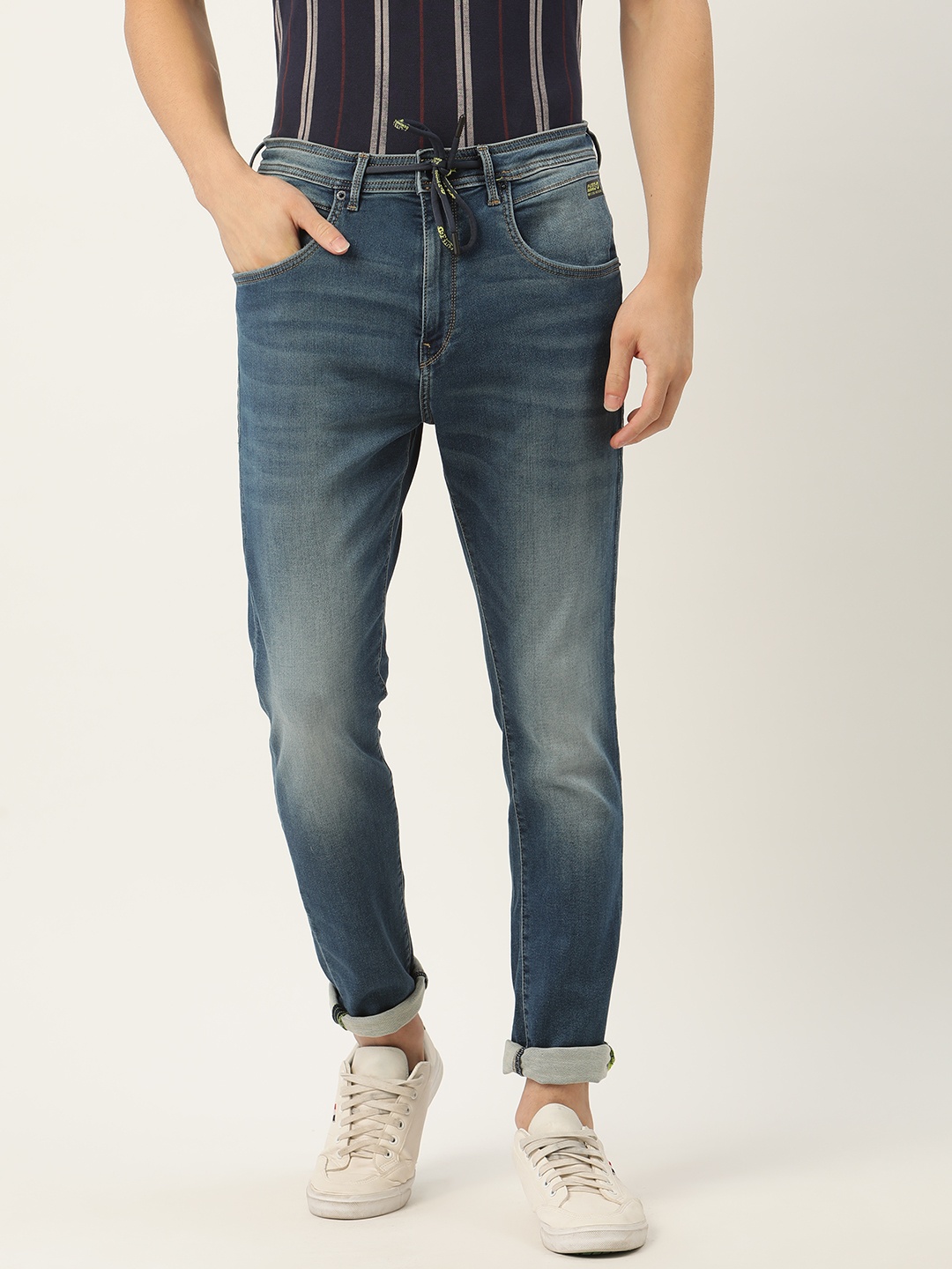 

Flying Machine Men Blue Tapered Fit Light Fade Stretchable Jeans