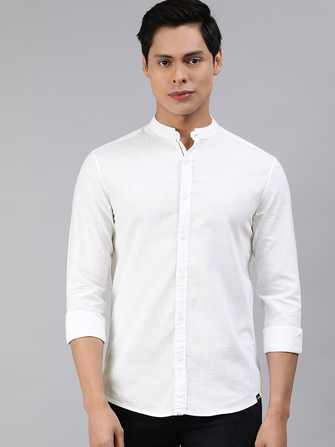 

SPYKAR Men White Solid Slim Fit Casual Shirt
