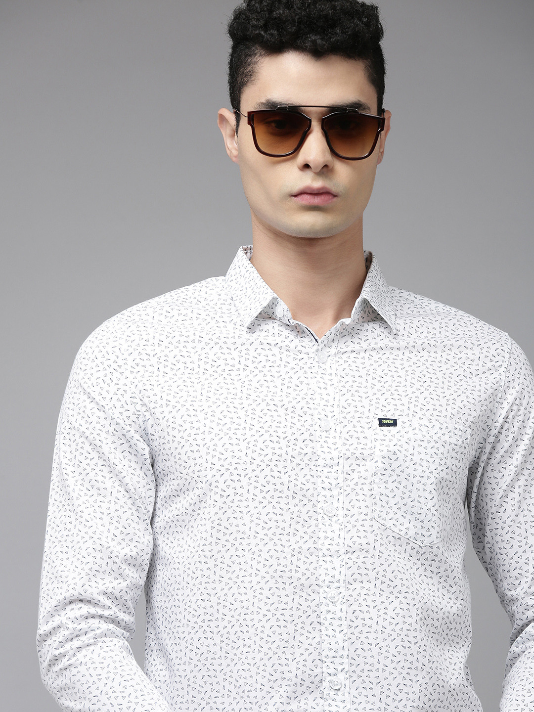 

SPYKAR Men White Slim Fit Geometric Opaque Printed Pure Cotton Casual Shirt