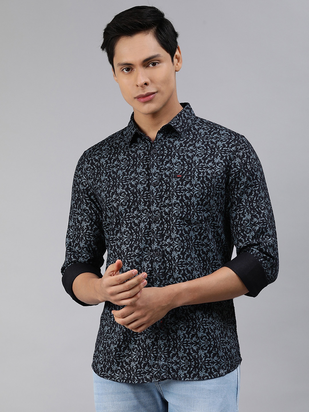 

SPYKAR Men Black Slim Fit Printed Casual Shirt